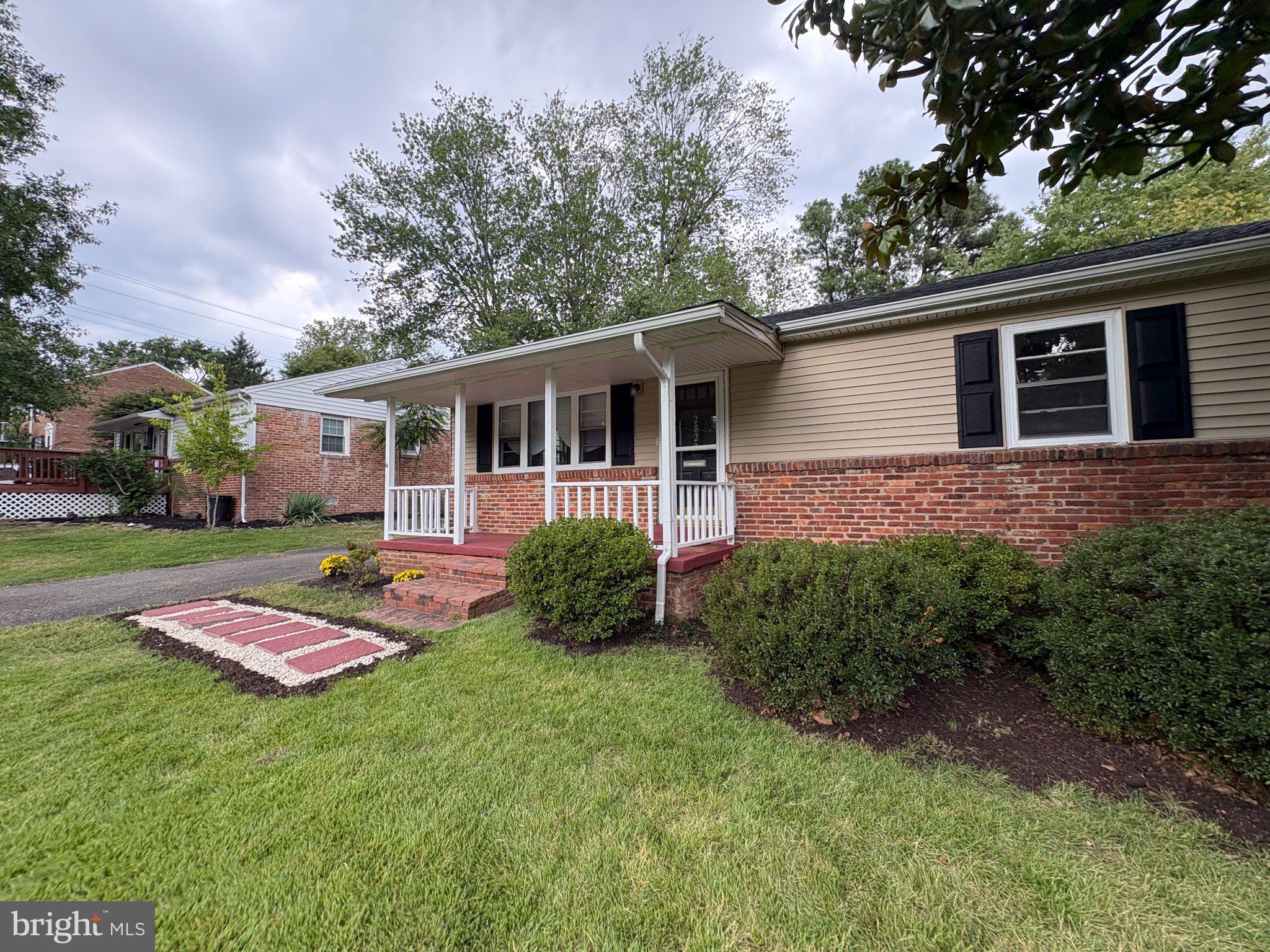 2822 E SIDE DRIVE