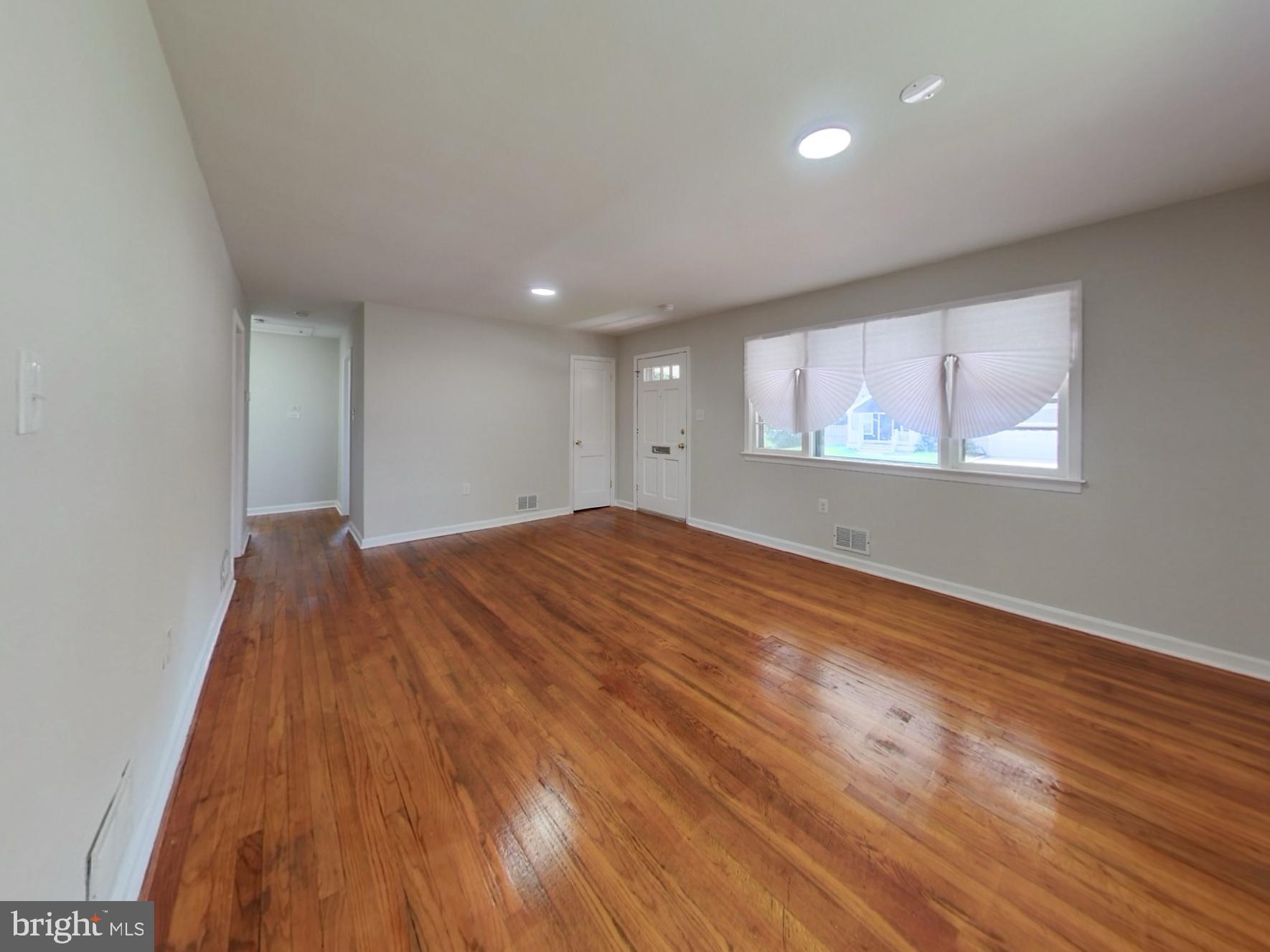2822 E SIDE DRIVE