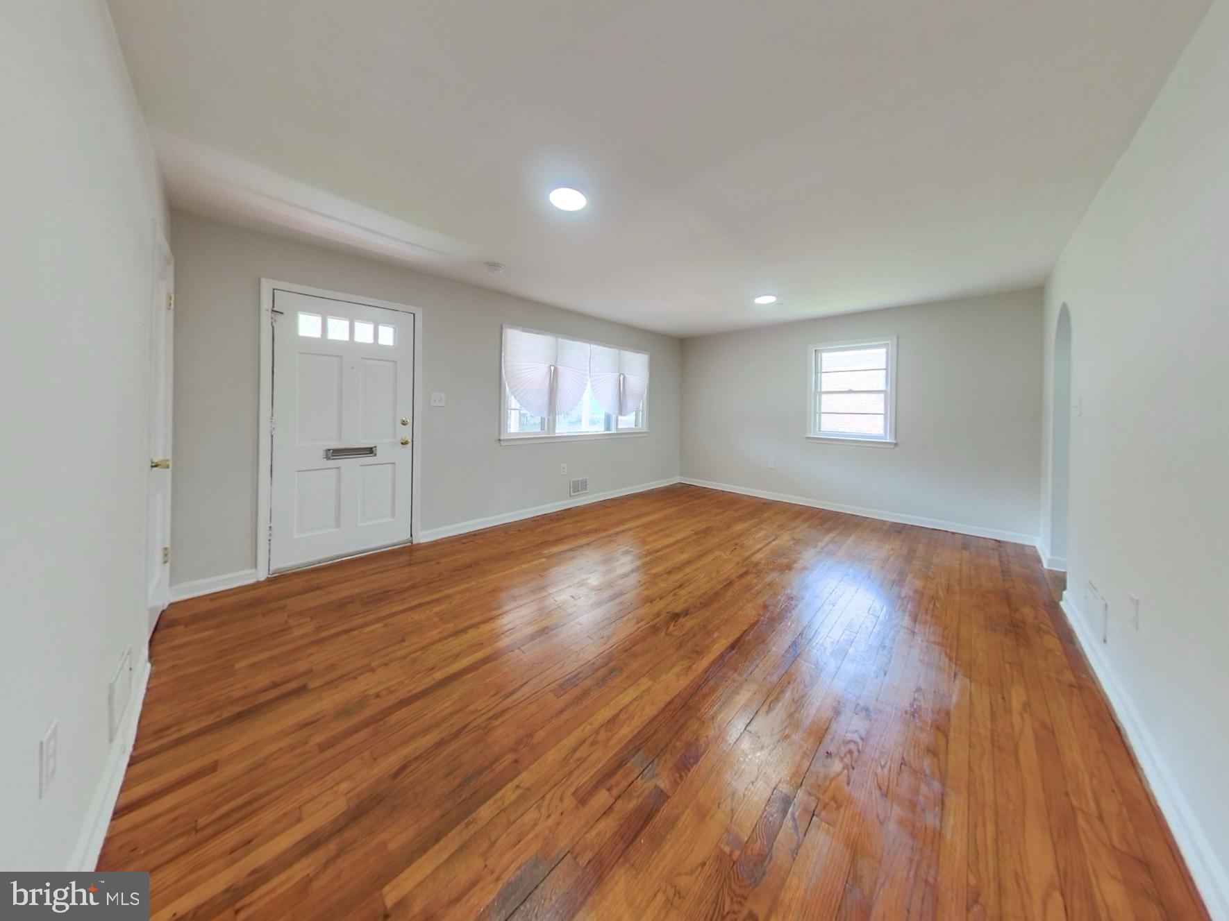 2822 E SIDE DRIVE
