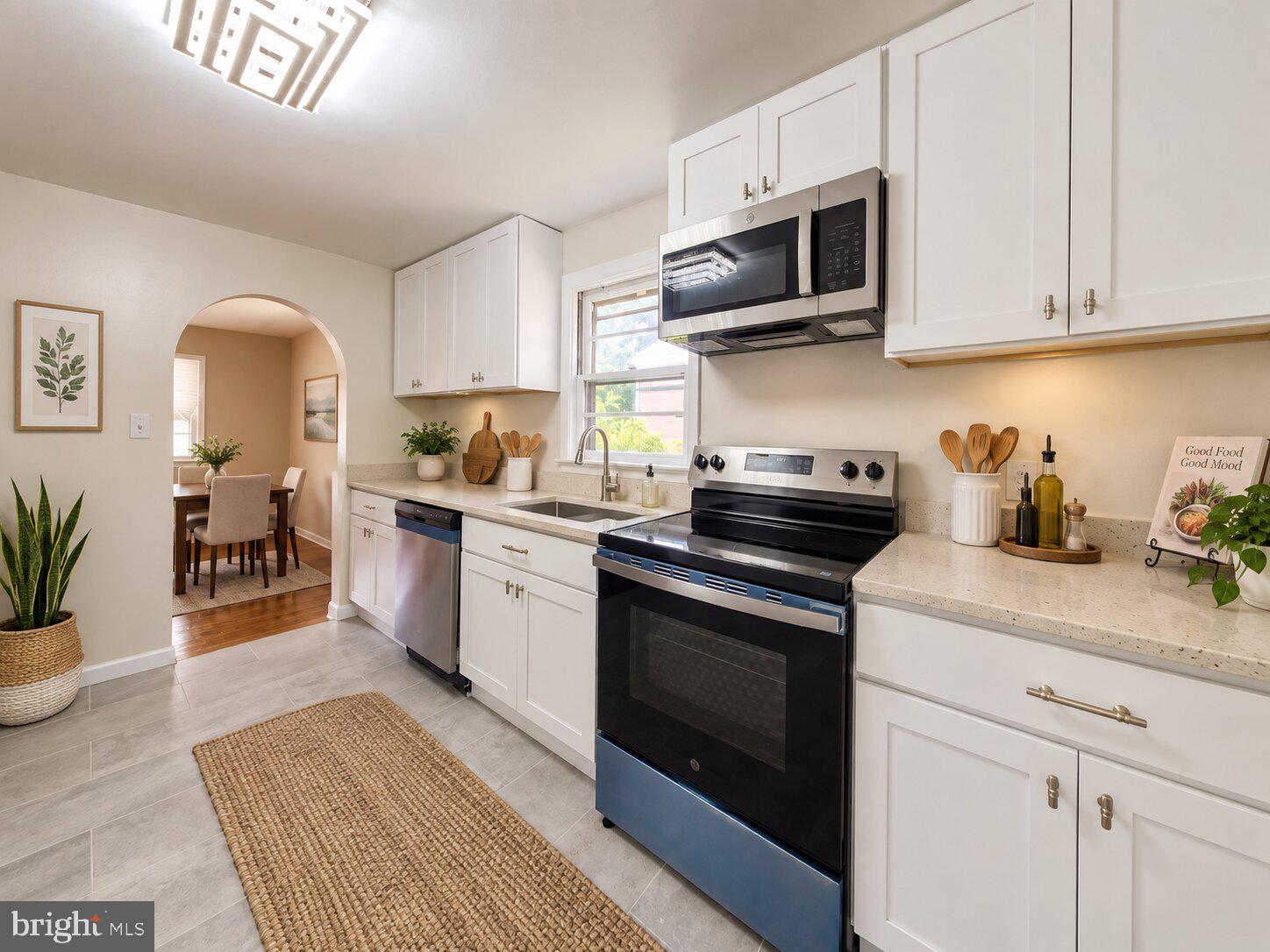 2822 E SIDE DRIVE