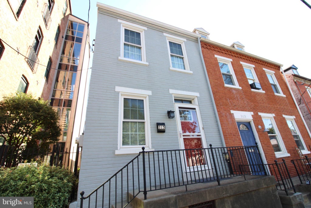 Photo of 315 N Mulberry St, LANCASTER, PA 17603 (MLS # PALA2095520)