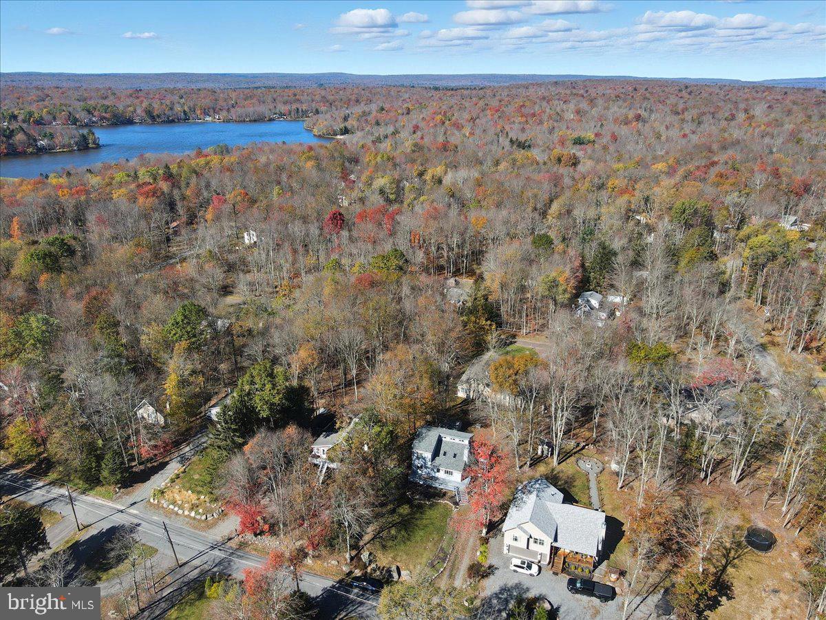 ARROWHEAD LAKE - Residential