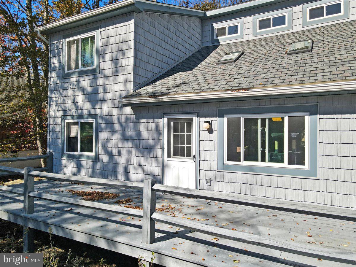 ARROWHEAD LAKE - Residential