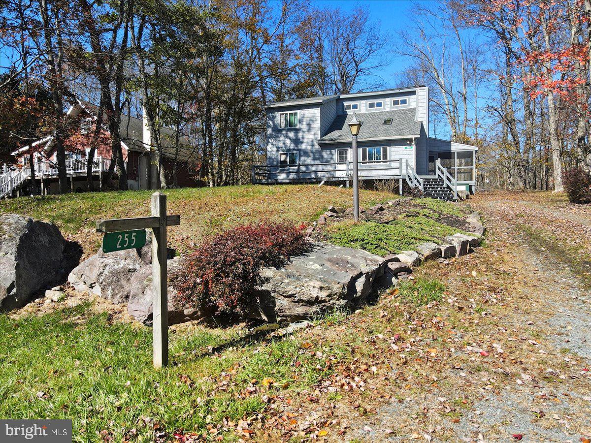 ARROWHEAD LAKE - Residential