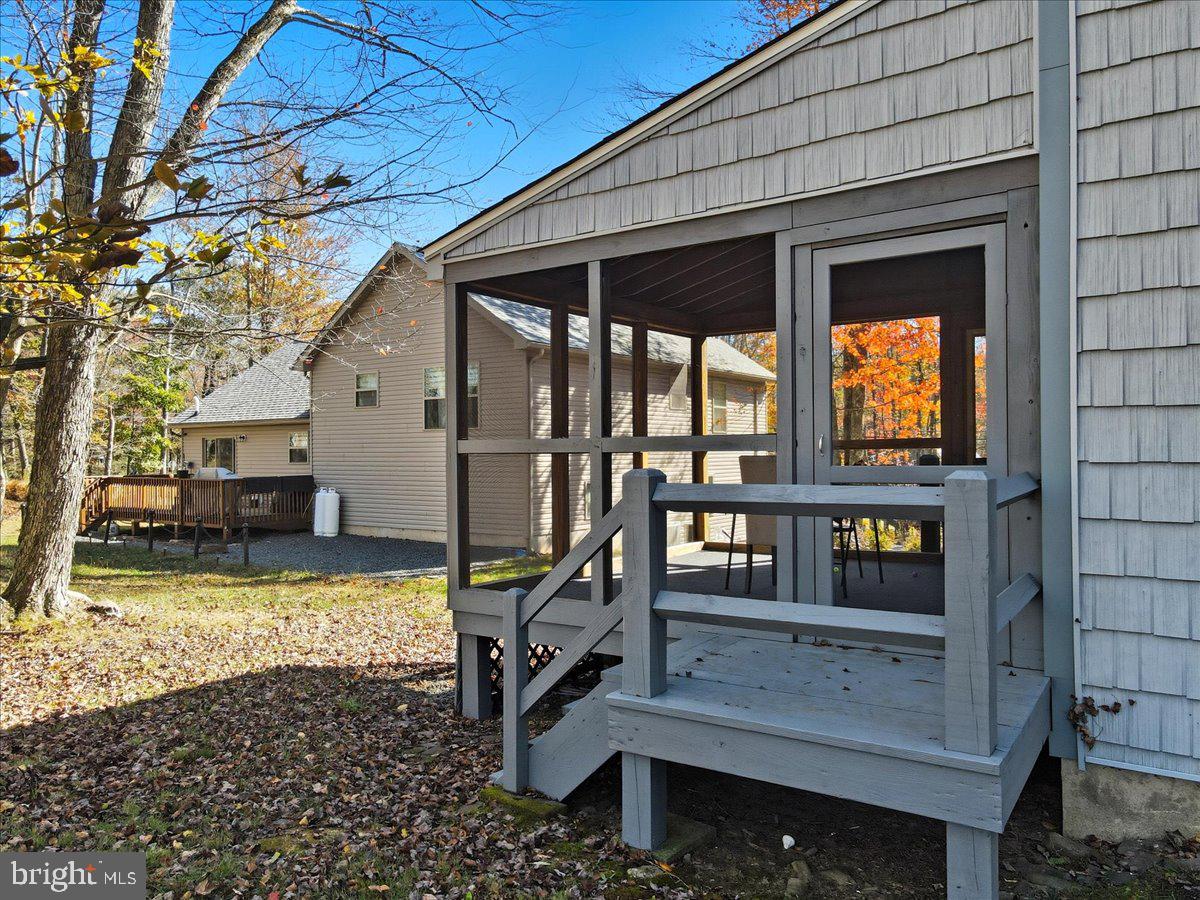 ARROWHEAD LAKE - Residential