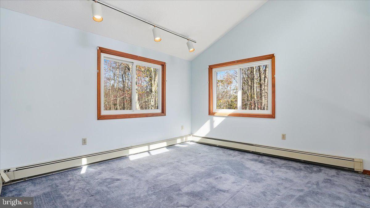 ARROWHEAD LAKE - Residential