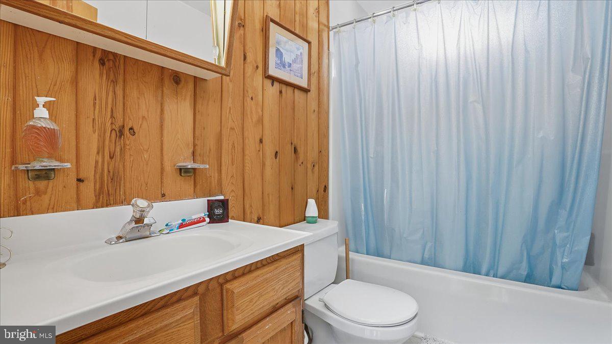 ARROWHEAD LAKE - Residential