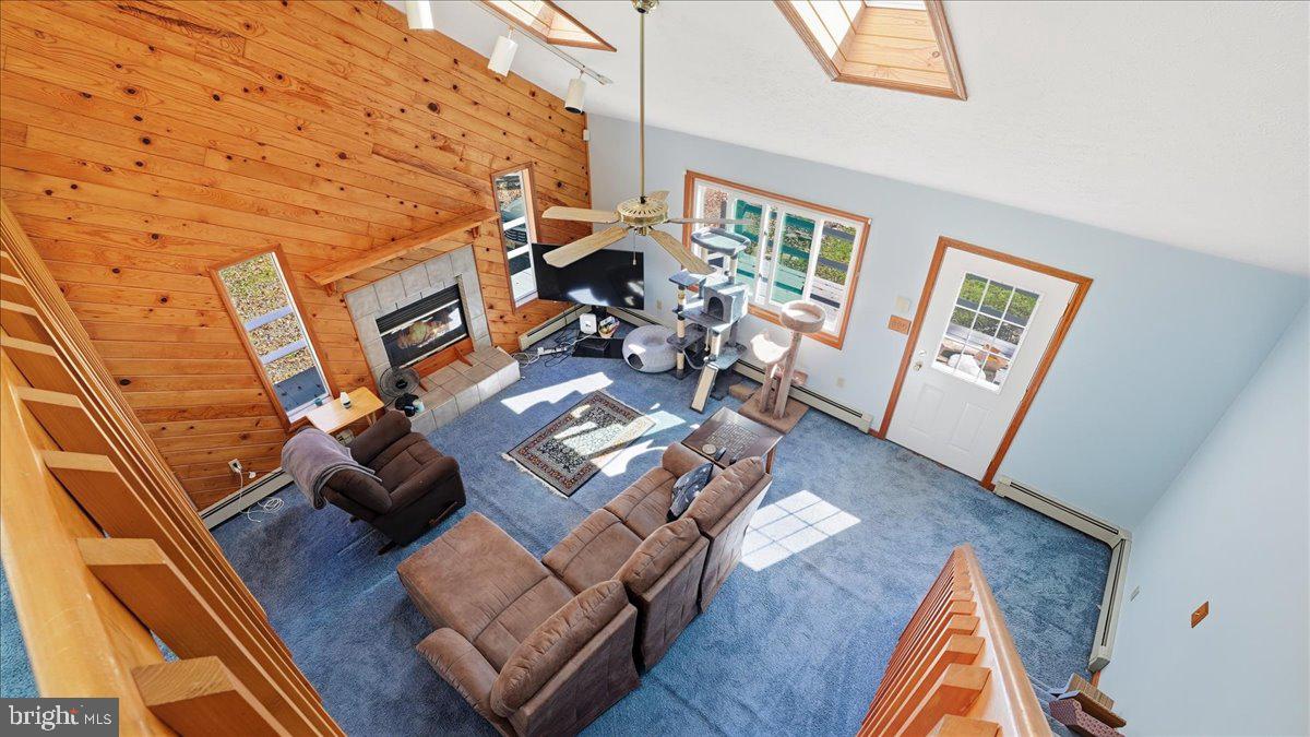 ARROWHEAD LAKE - Residential