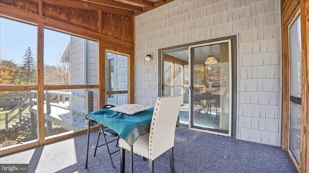 ARROWHEAD LAKE - Residential