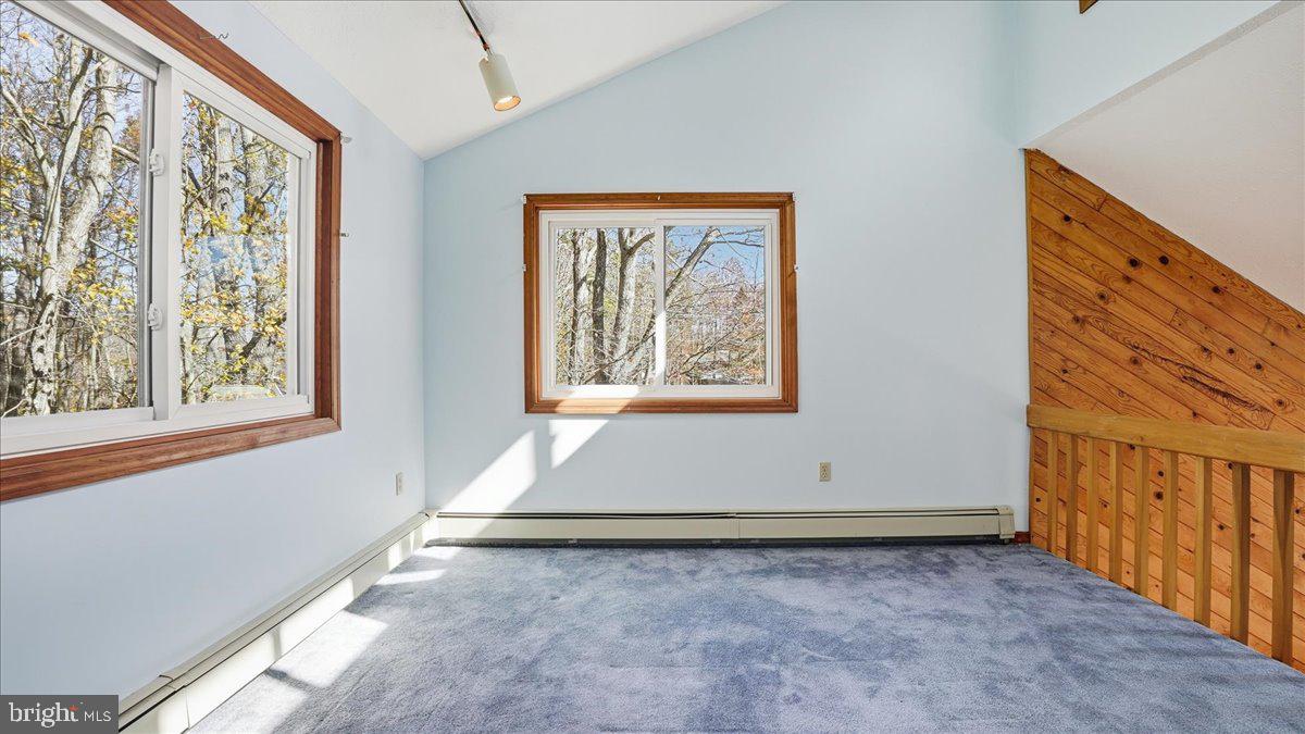 ARROWHEAD LAKE - Residential