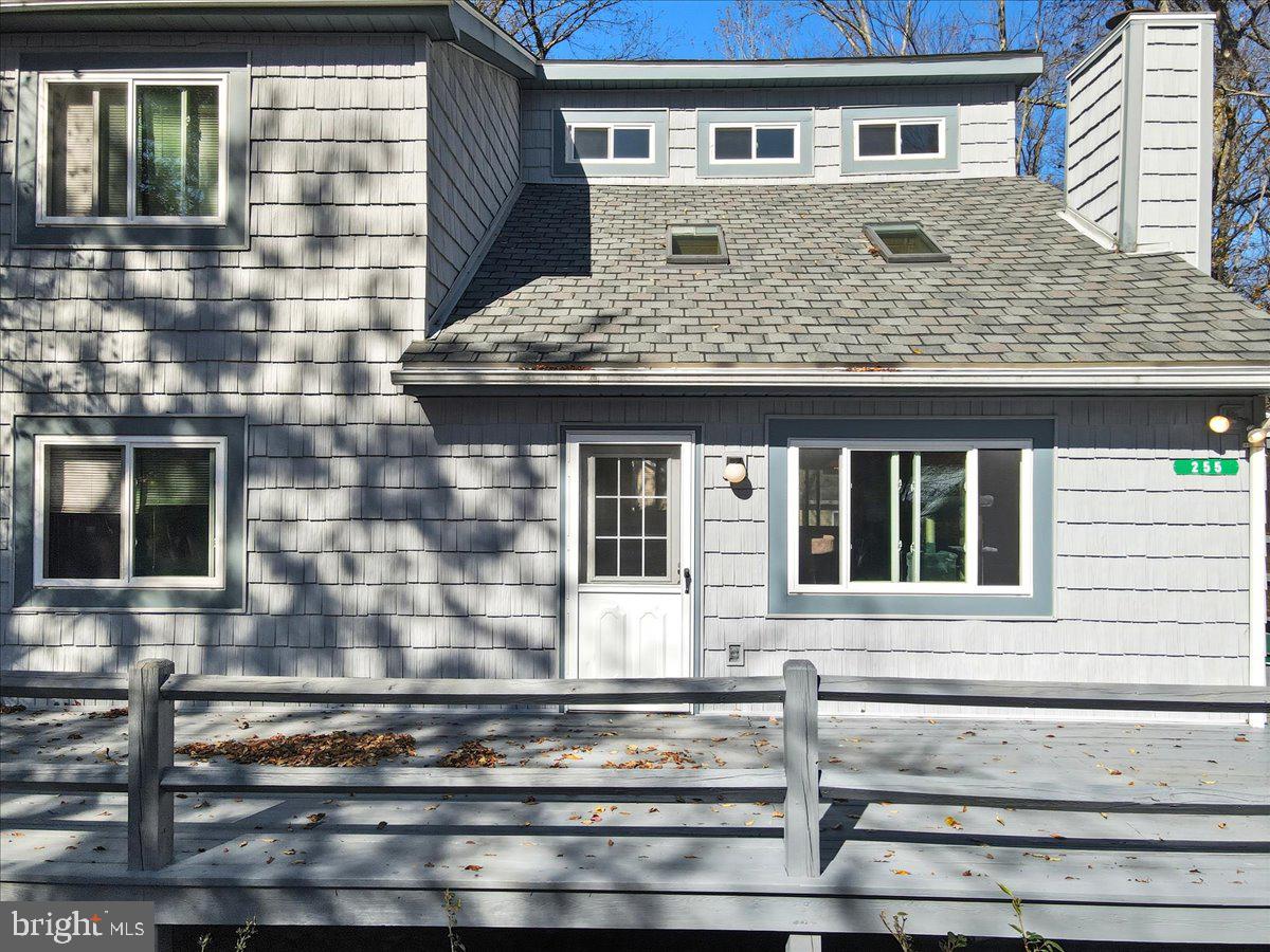 ARROWHEAD LAKE - Residential