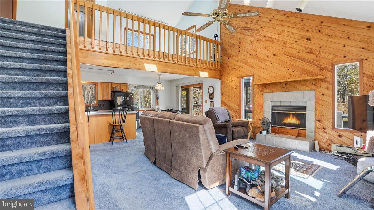 ARROWHEAD LAKE - Residential