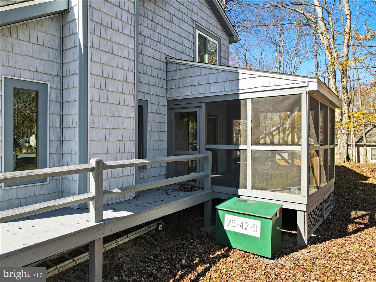 ARROWHEAD LAKE - Residential