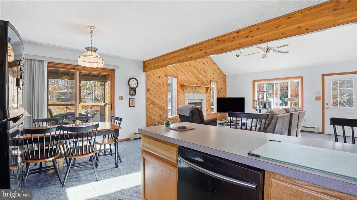 ARROWHEAD LAKE - Residential