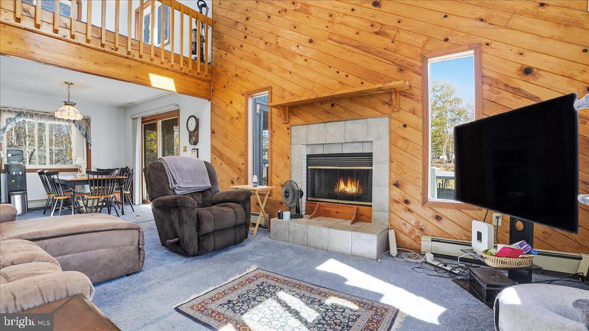 ARROWHEAD LAKE - Residential