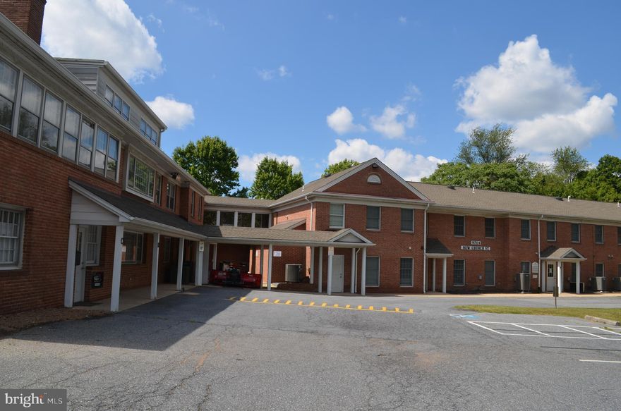 SUITE D -1476 Sq Ft  - Wonderful location with plenty of parking. Office layout has 2 bathrooms and 4-5 offices some with sinks and a reception area. Space can be combined with Suite C which has 1212 square ft right next door for total of 2,688.  No general dentistry but specialty dentistry is permitted.  No chiropractic care, physical therapy or massage therapy. Located in the heart of Damascus - convenient to so much!