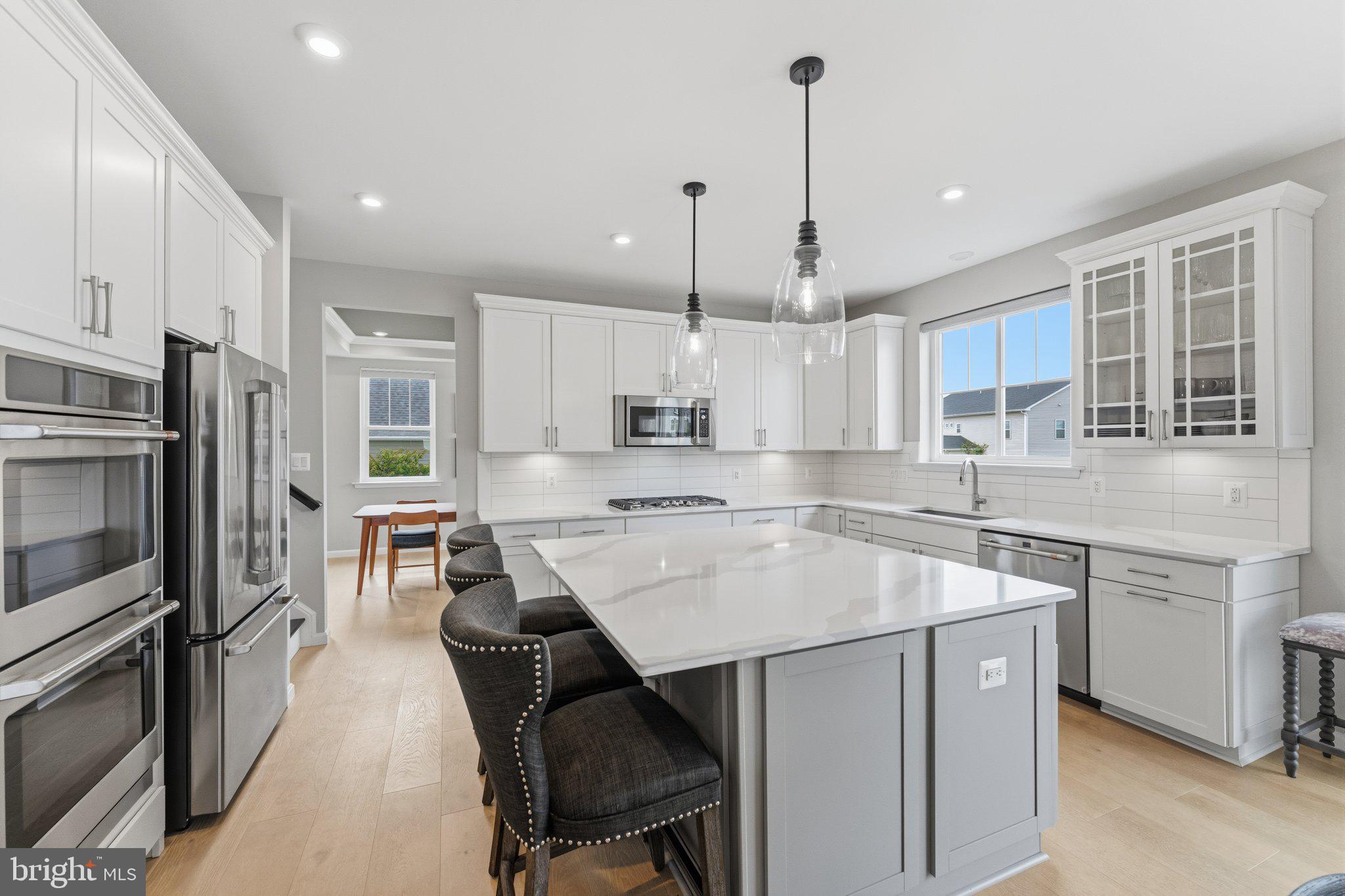 ABRAMS POINTE - Residential