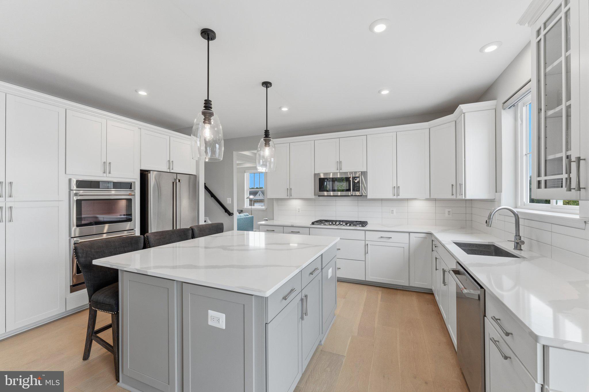 ABRAMS POINTE - Residential