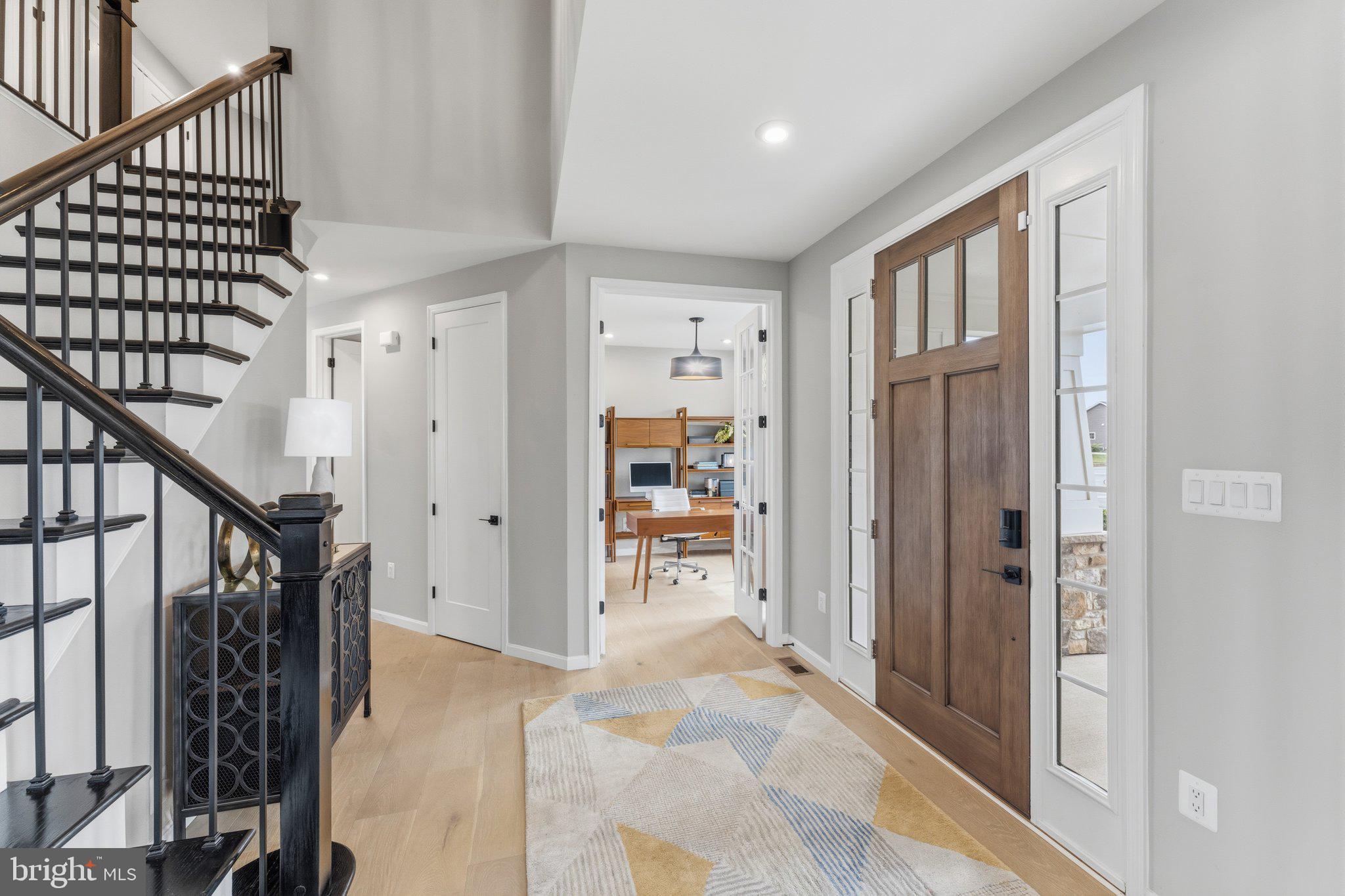 ABRAMS POINTE - Residential