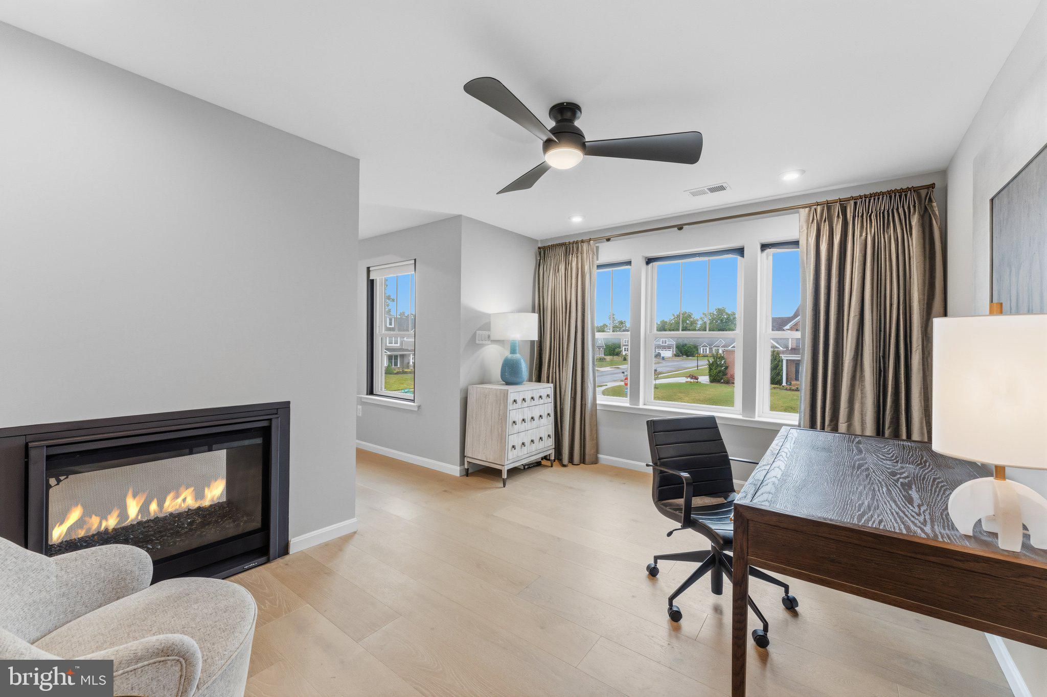 ABRAMS POINTE - Residential