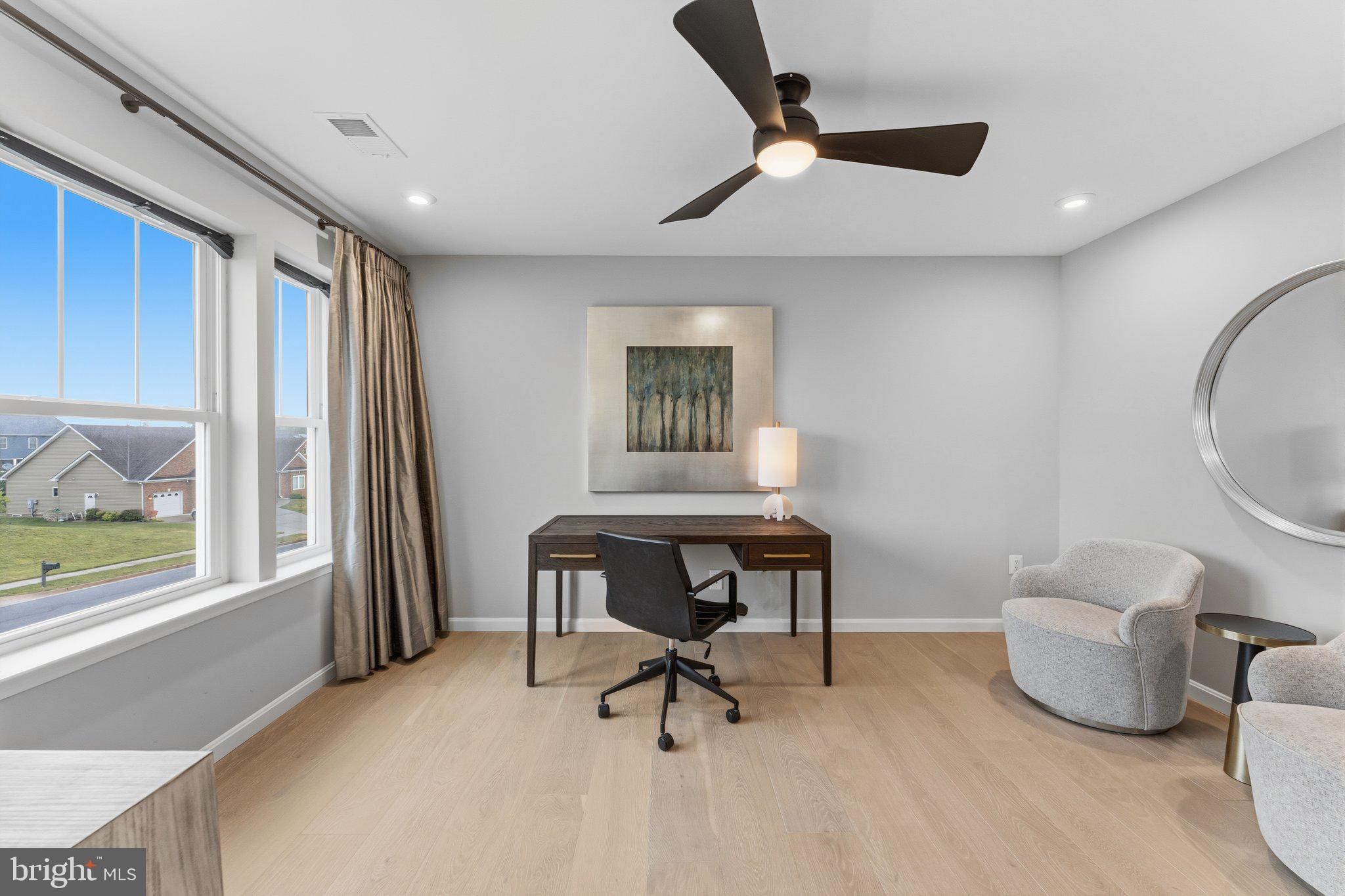 ABRAMS POINTE - Residential