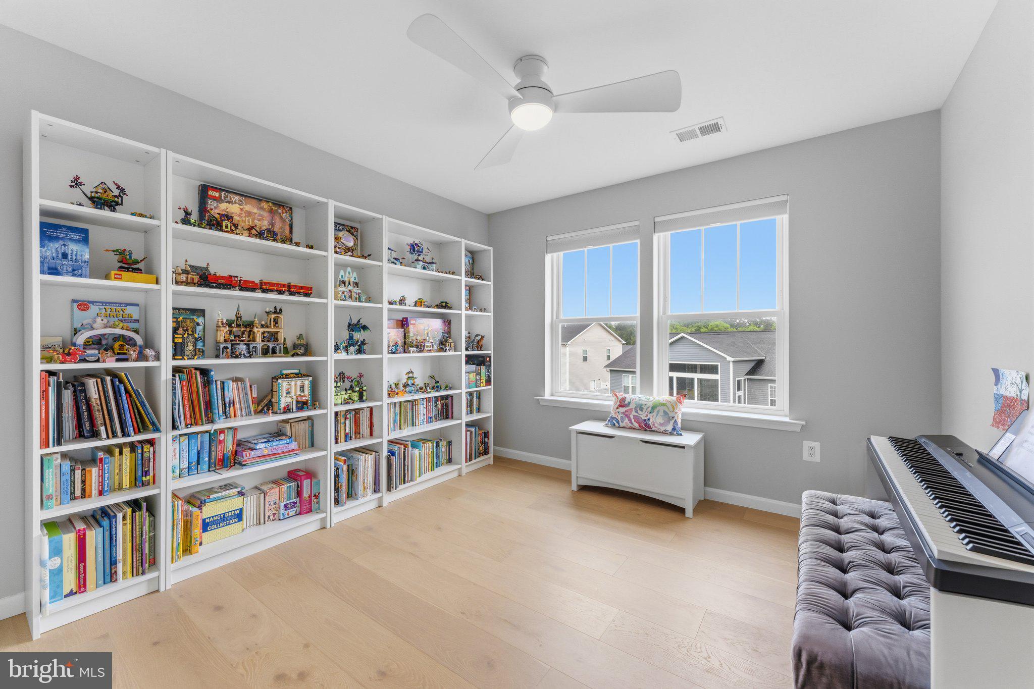 ABRAMS POINTE - Residential