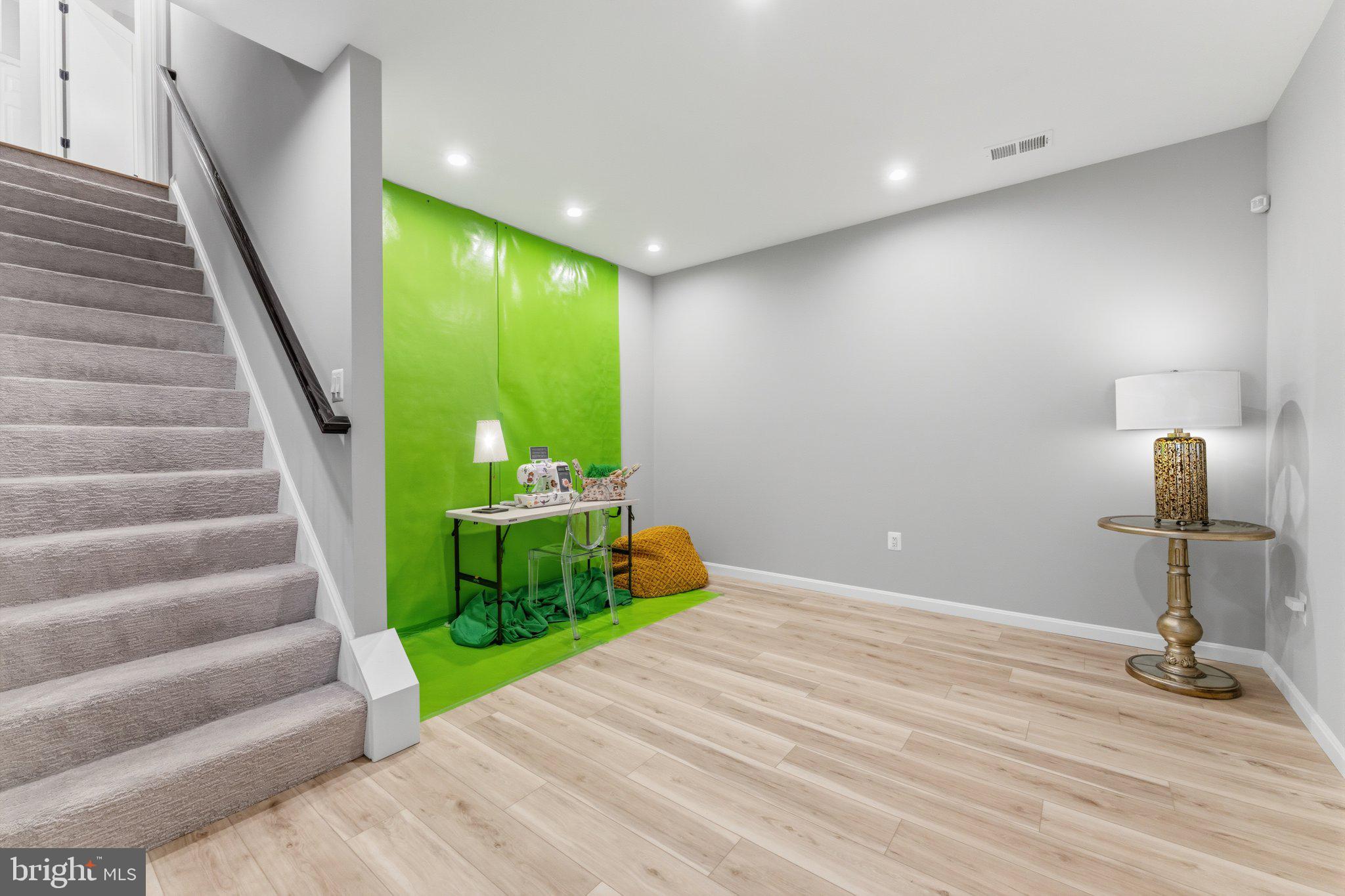 ABRAMS POINTE - Residential