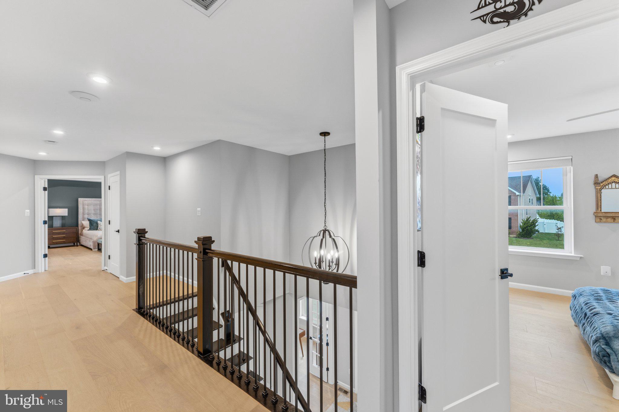 ABRAMS POINTE - Residential