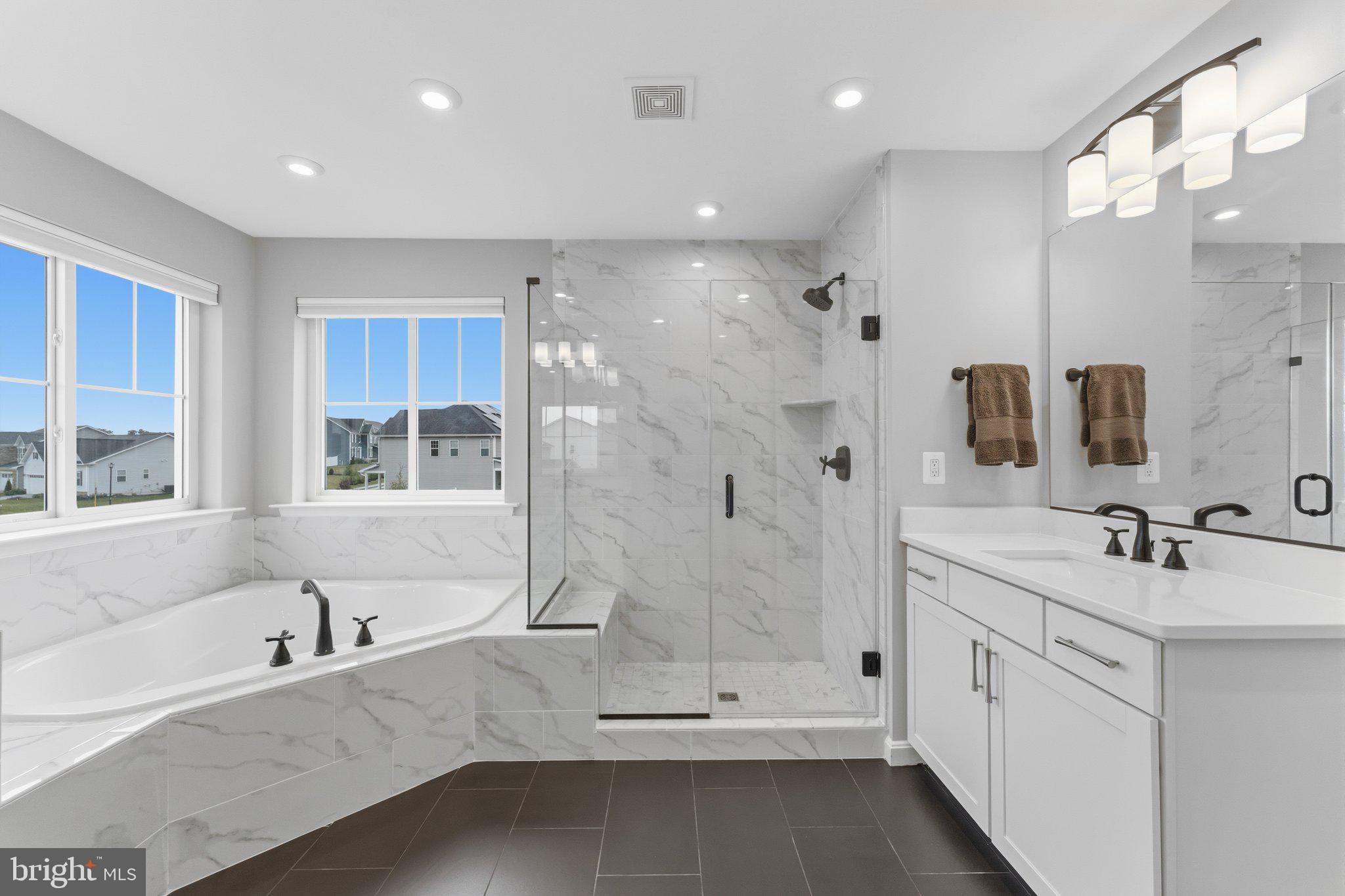 ABRAMS POINTE - Residential