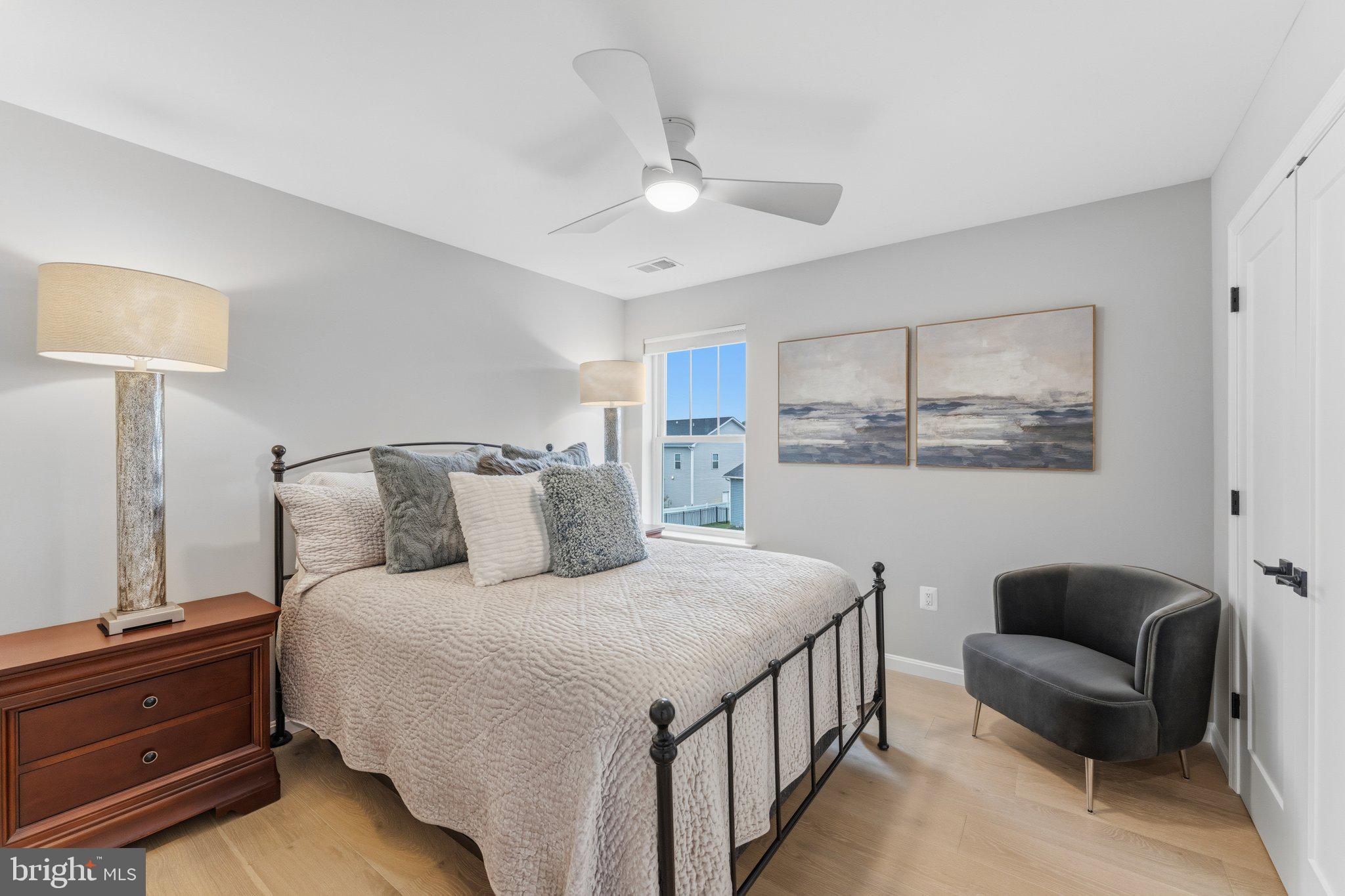 ABRAMS POINTE - Residential