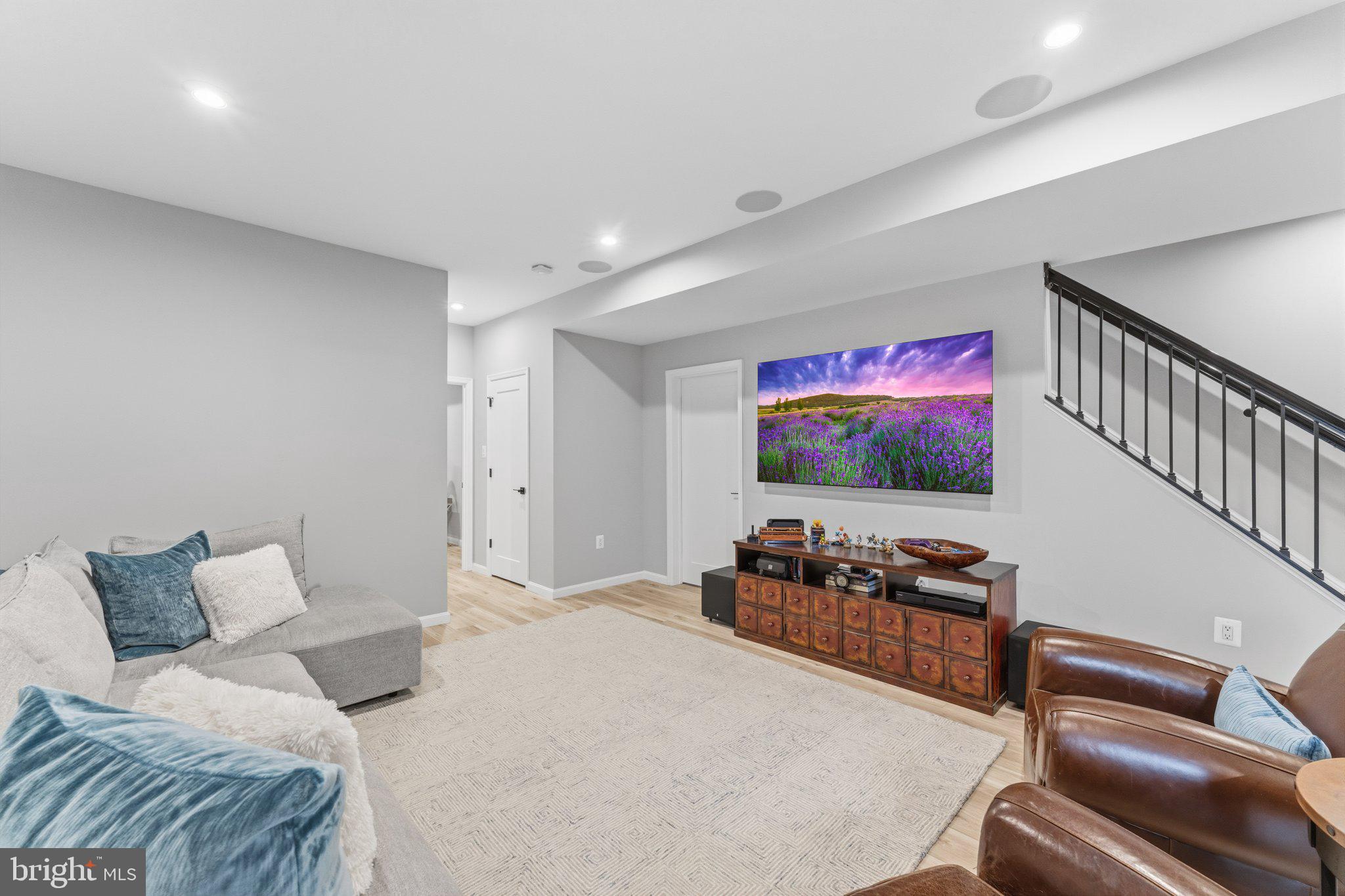 ABRAMS POINTE - Residential