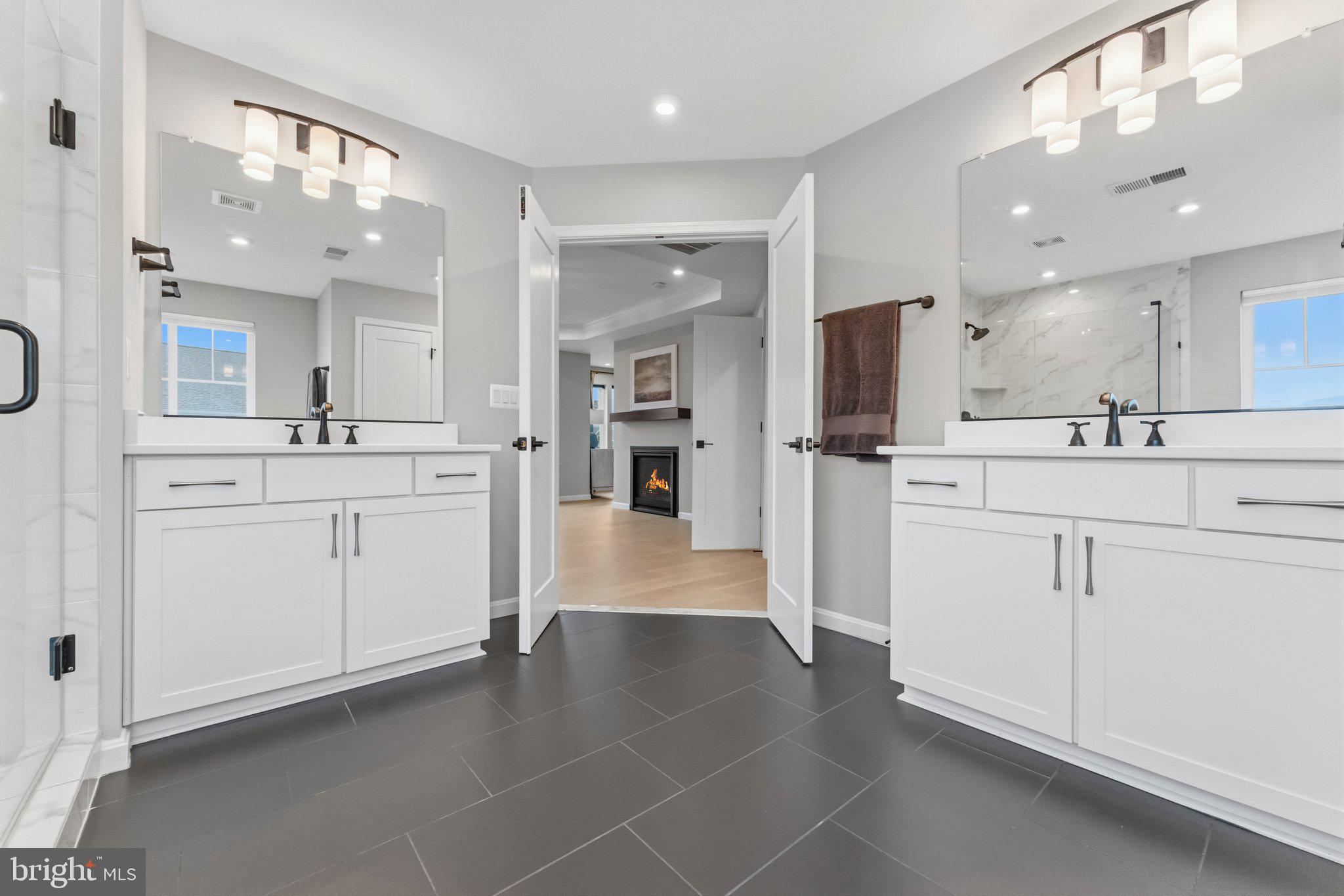 ABRAMS POINTE - Residential