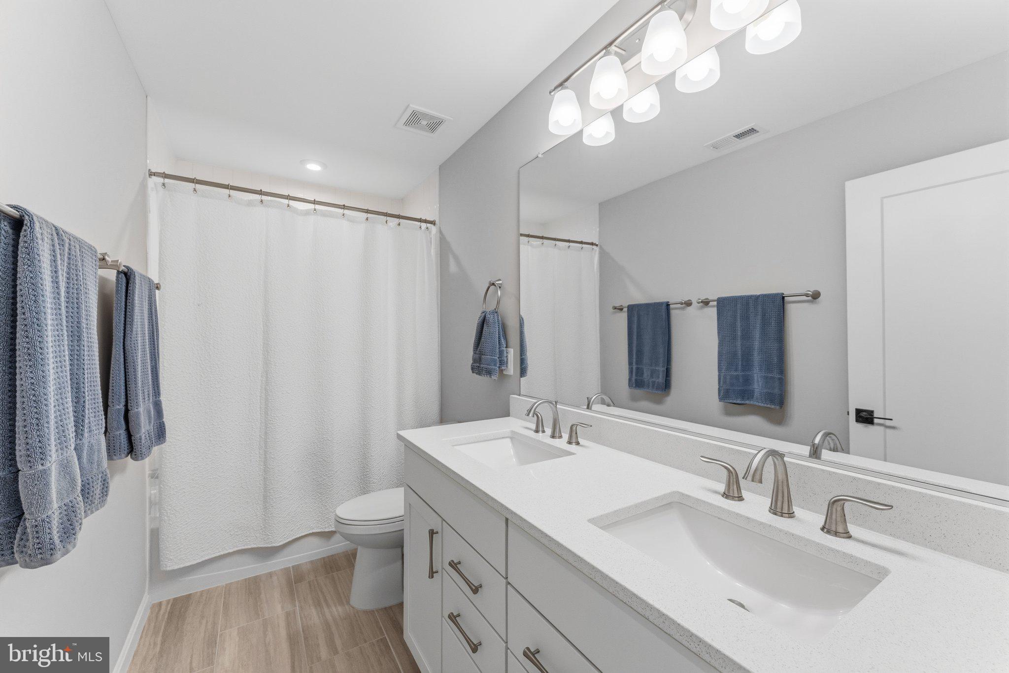 ABRAMS POINTE - Residential