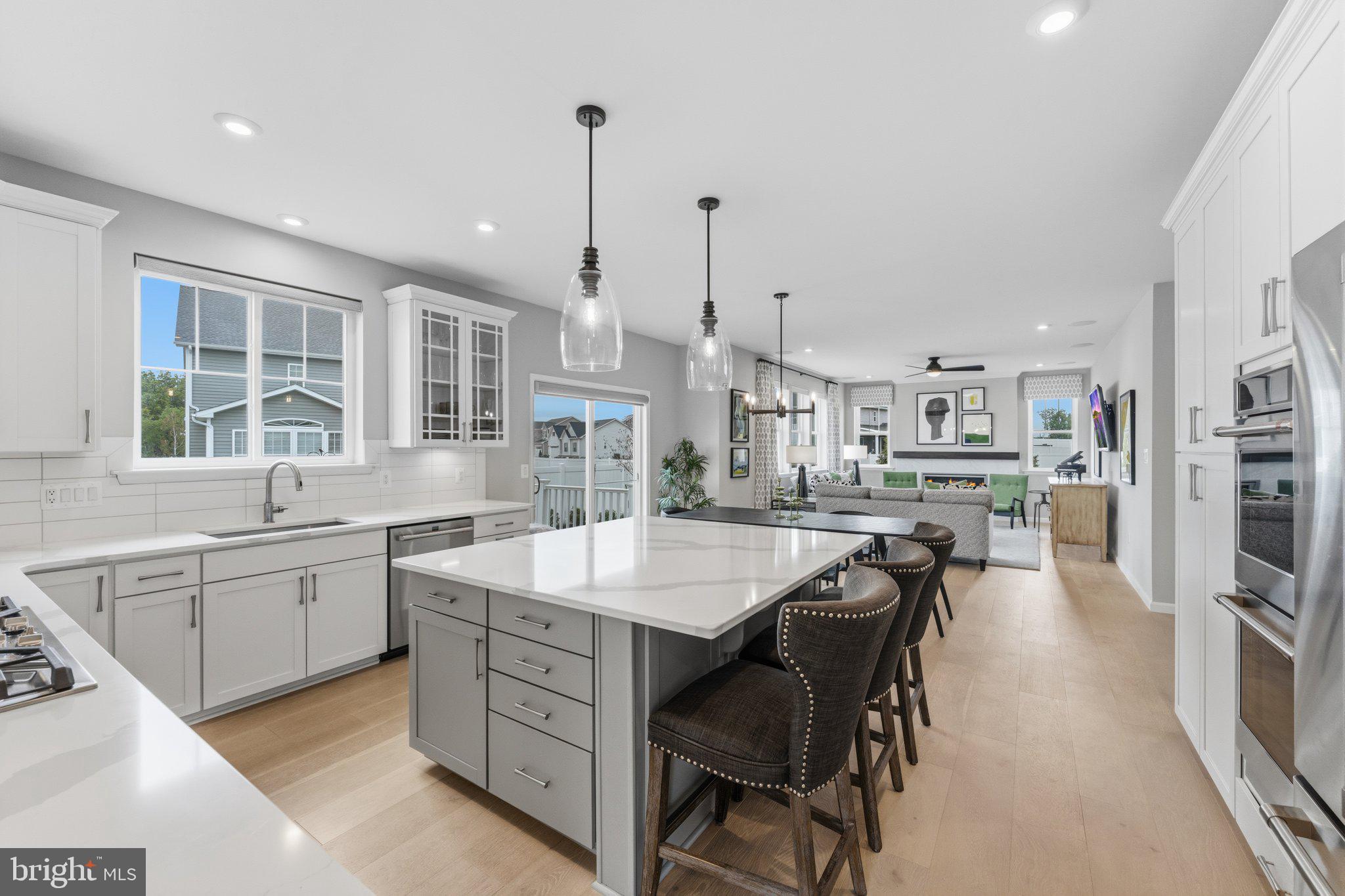ABRAMS POINTE - Residential