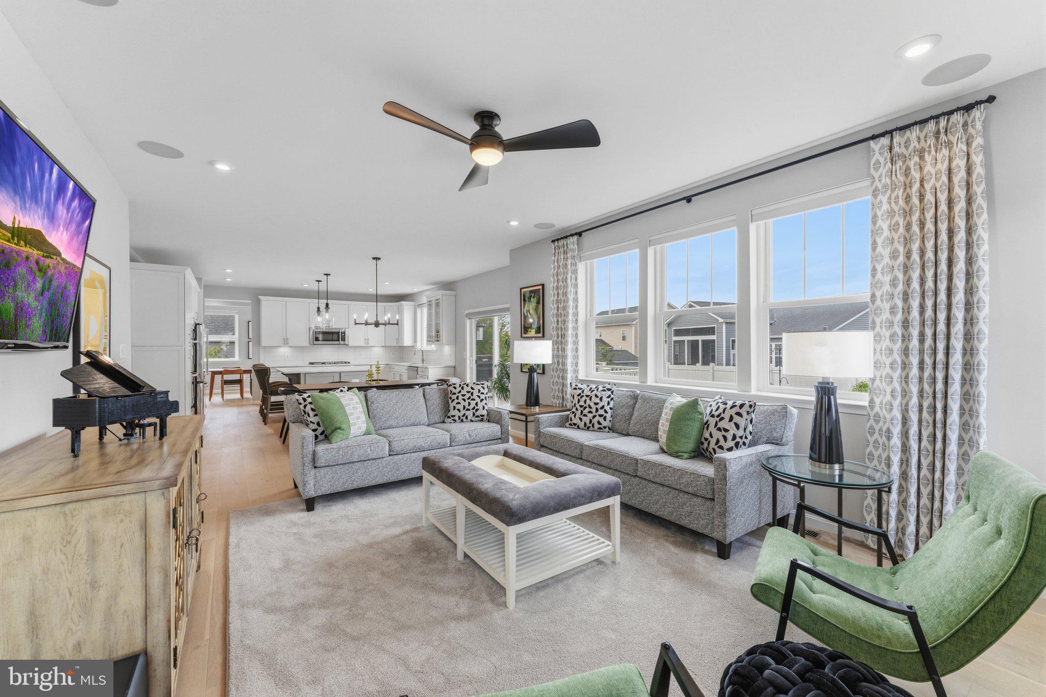 ABRAMS POINTE - Residential