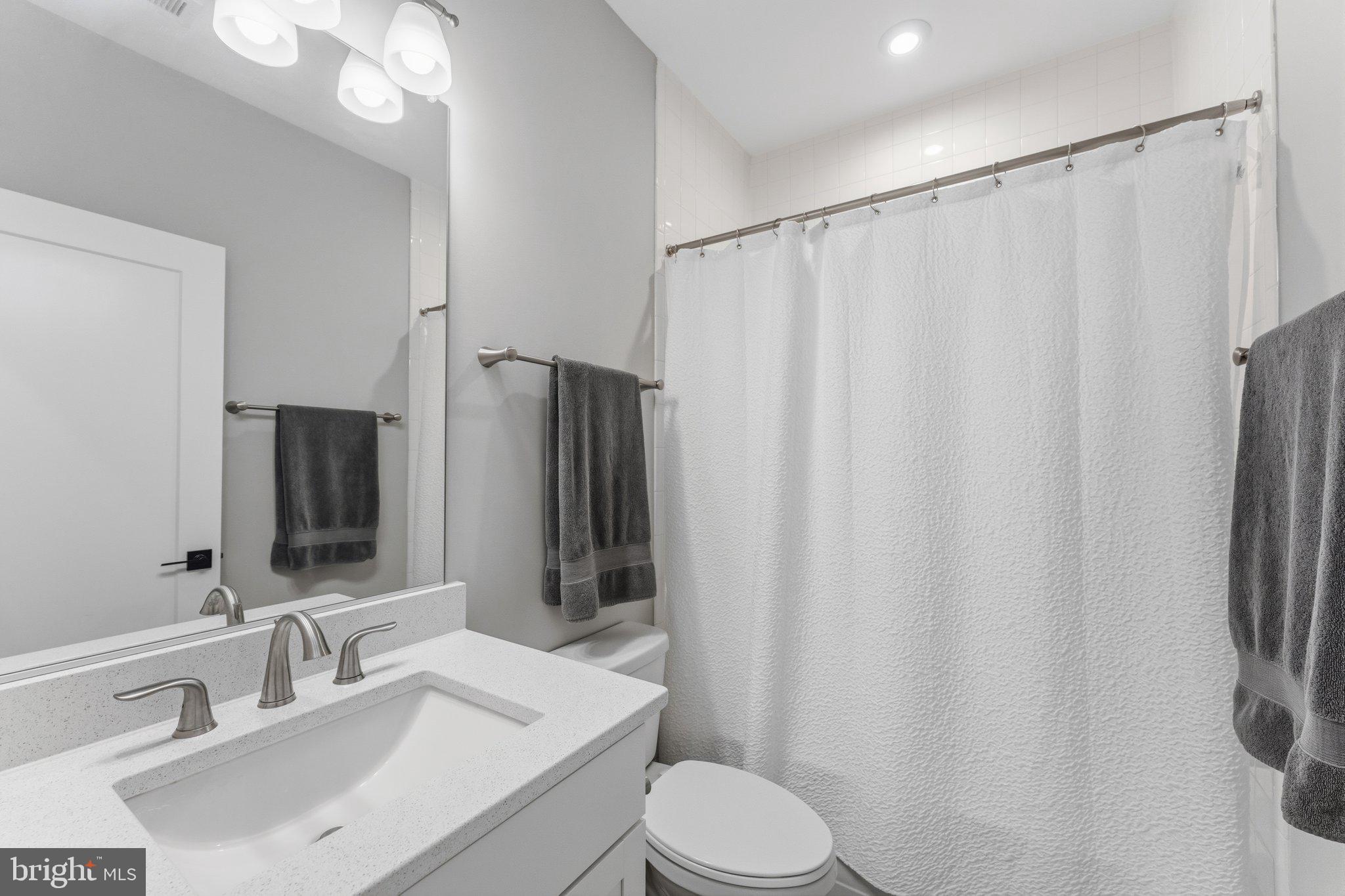 ABRAMS POINTE - Residential