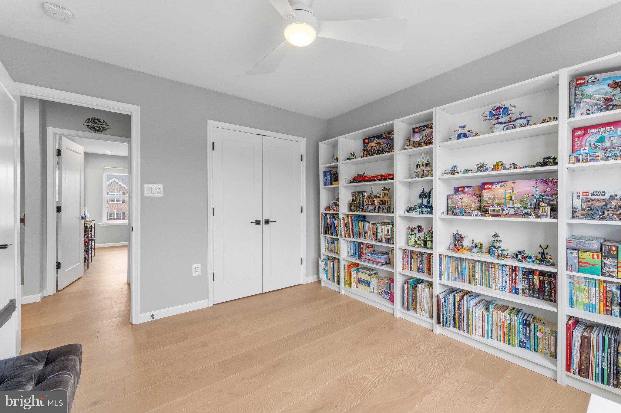 ABRAMS POINTE - Residential