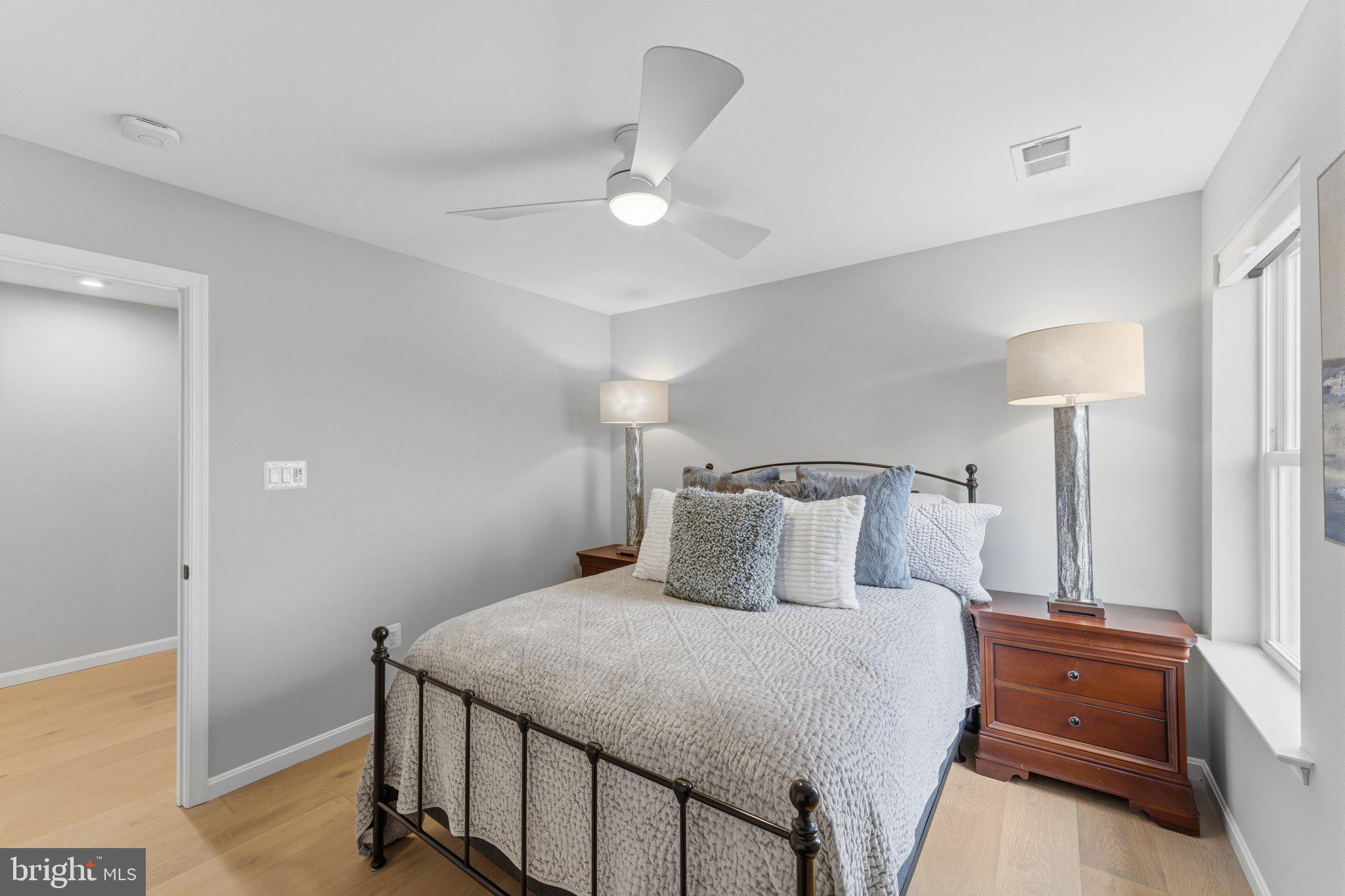 ABRAMS POINTE - Residential