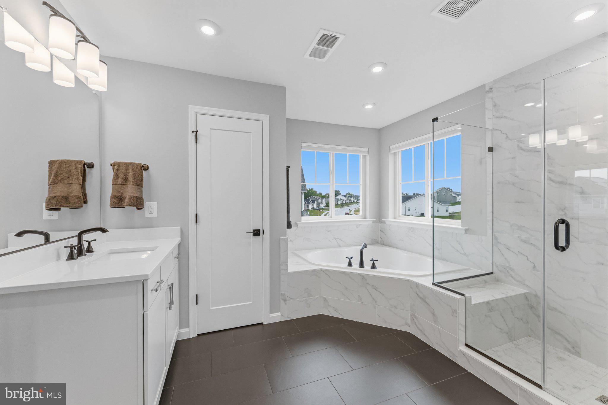 ABRAMS POINTE - Residential