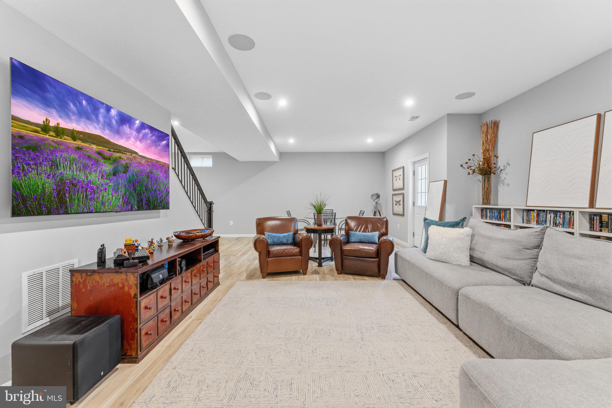 ABRAMS POINTE - Residential