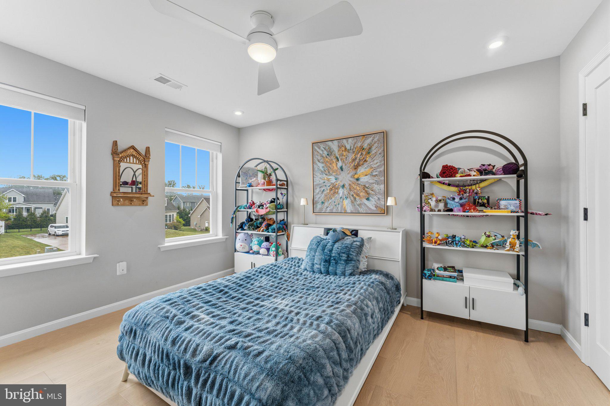 ABRAMS POINTE - Residential