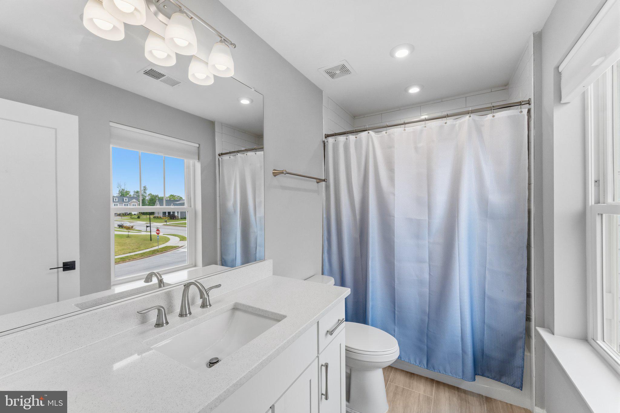ABRAMS POINTE - Residential