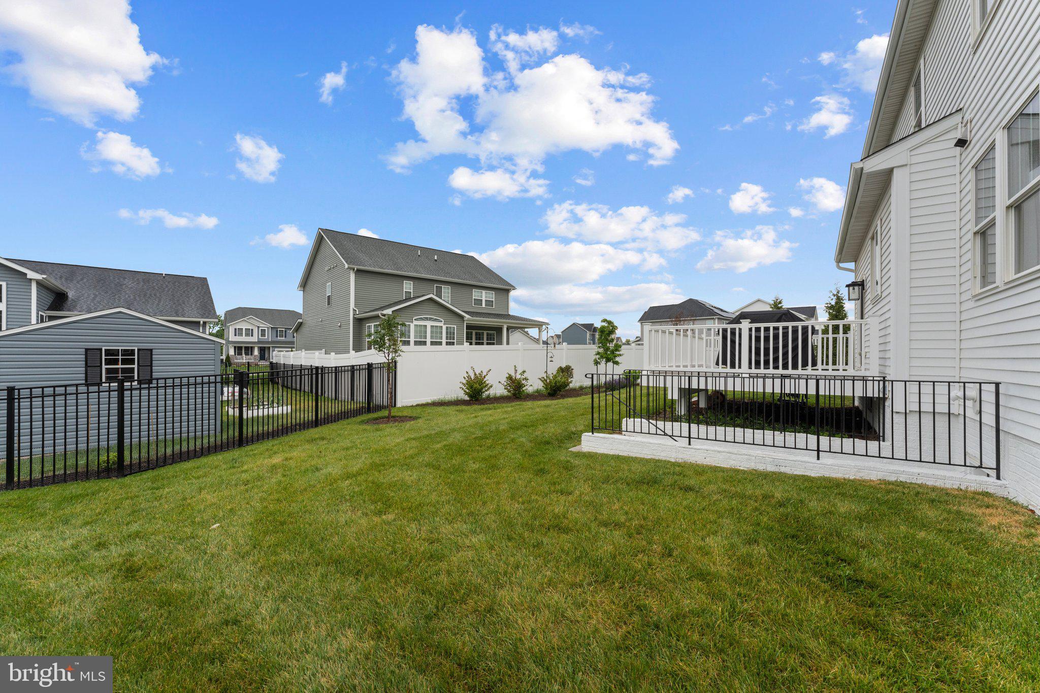 ABRAMS POINTE - Residential