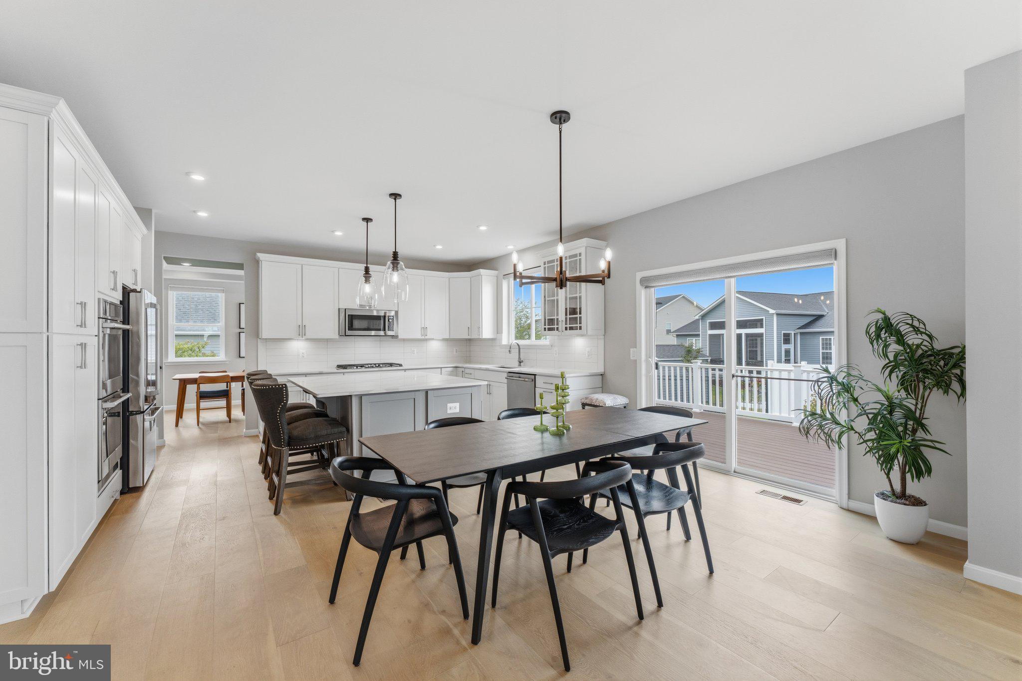 ABRAMS POINTE - Residential
