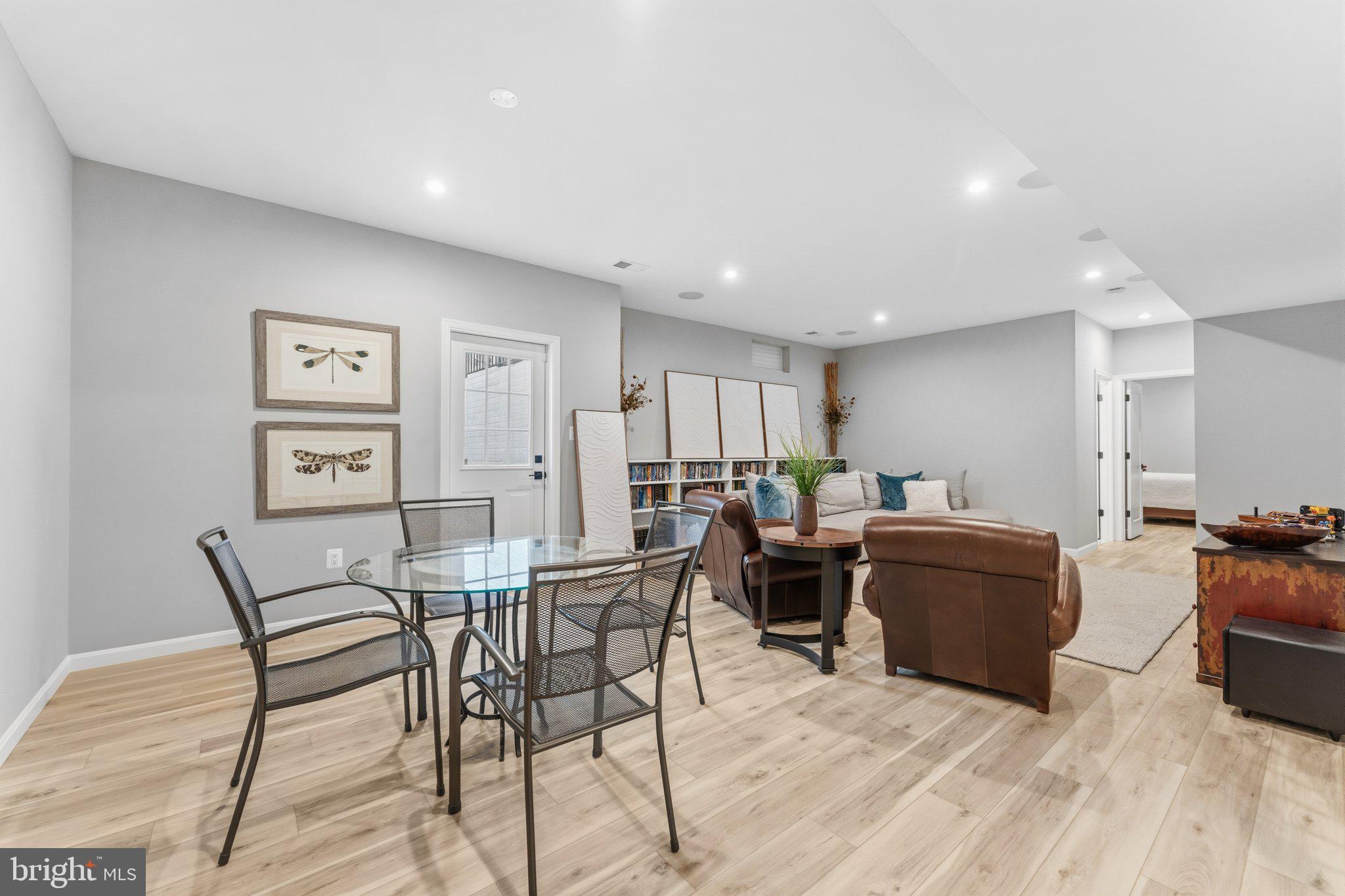 ABRAMS POINTE - Residential