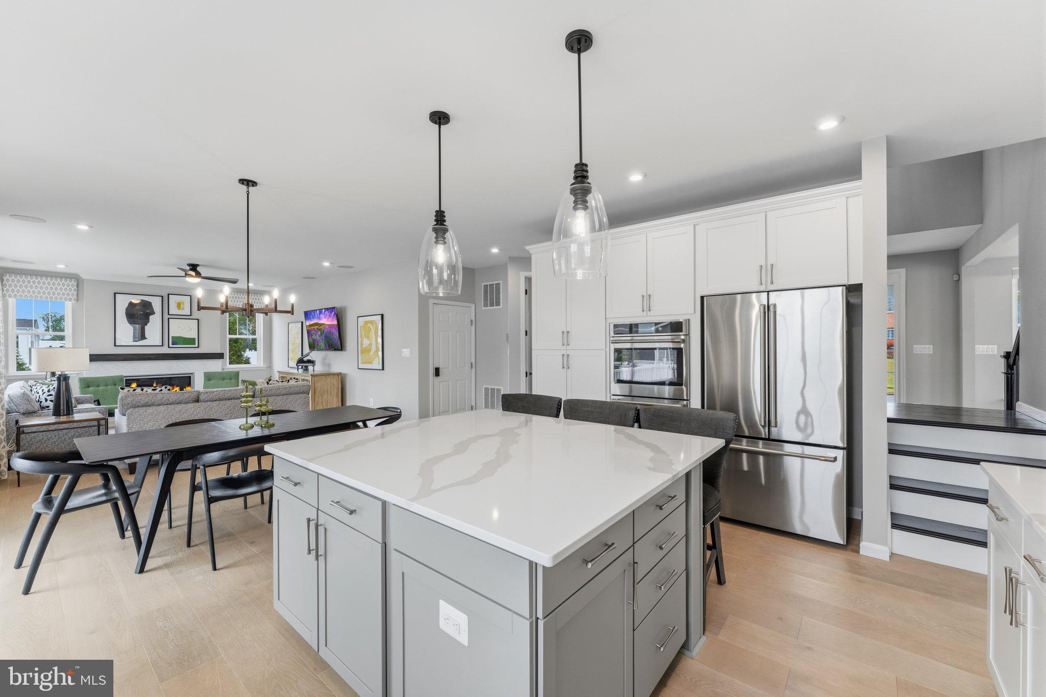 ABRAMS POINTE - Residential