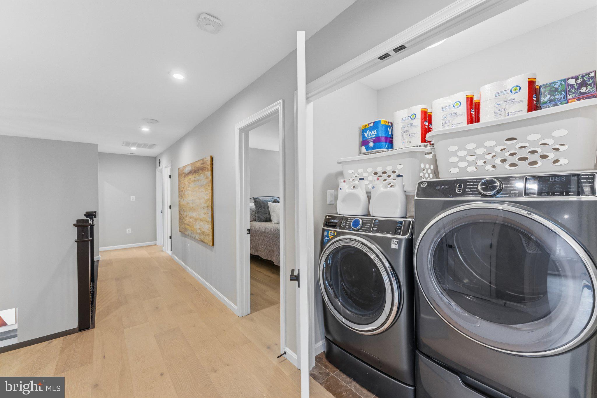 ABRAMS POINTE - Residential