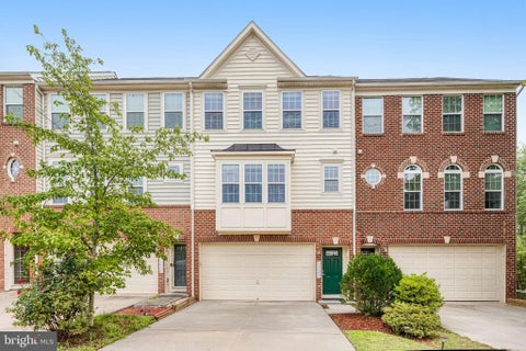 Townhouse For Sale - 10260 Fountain Circle<br/> MANASSAS, VA 20110