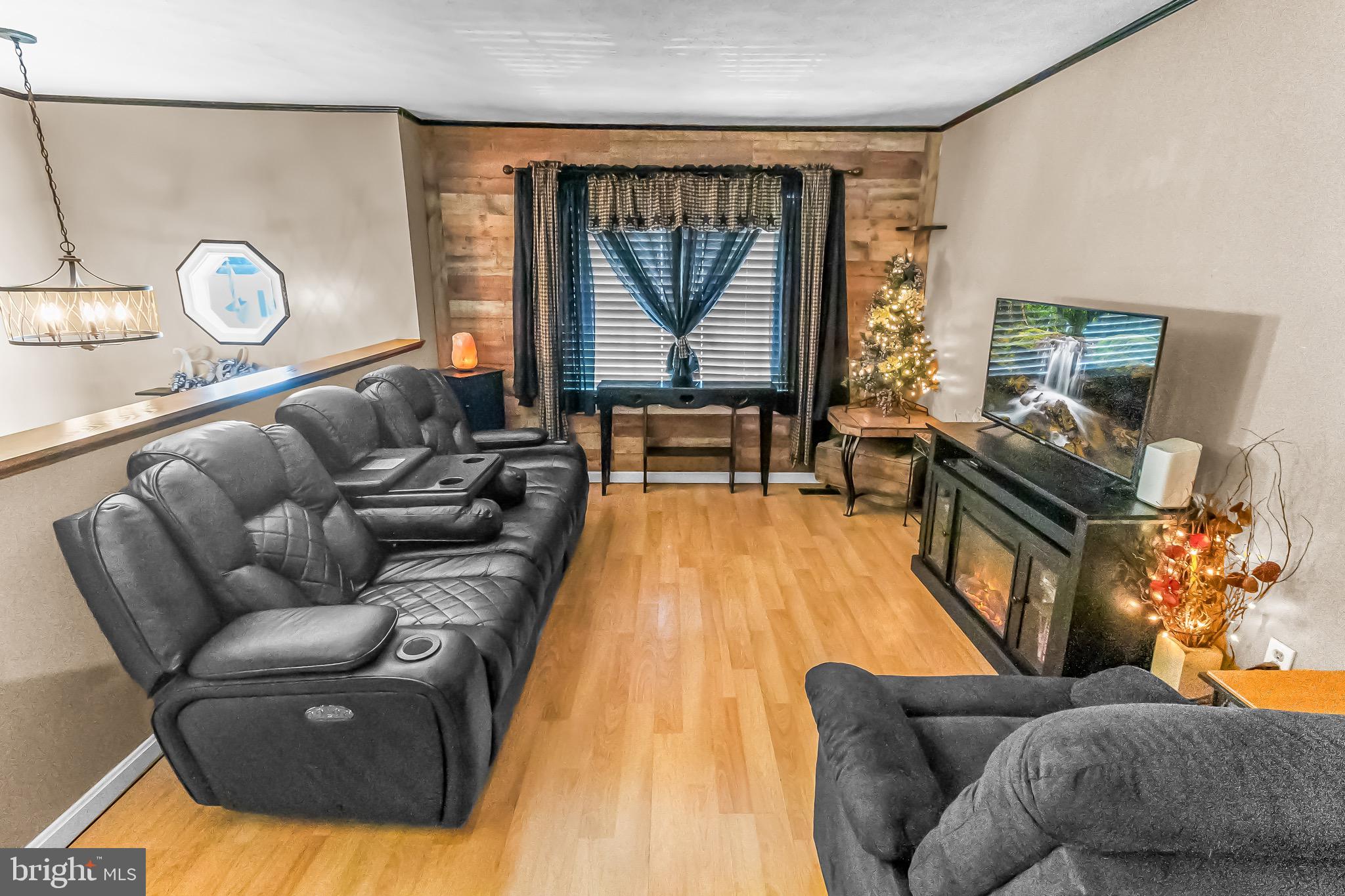 DOUGLAS OAKS - Residential