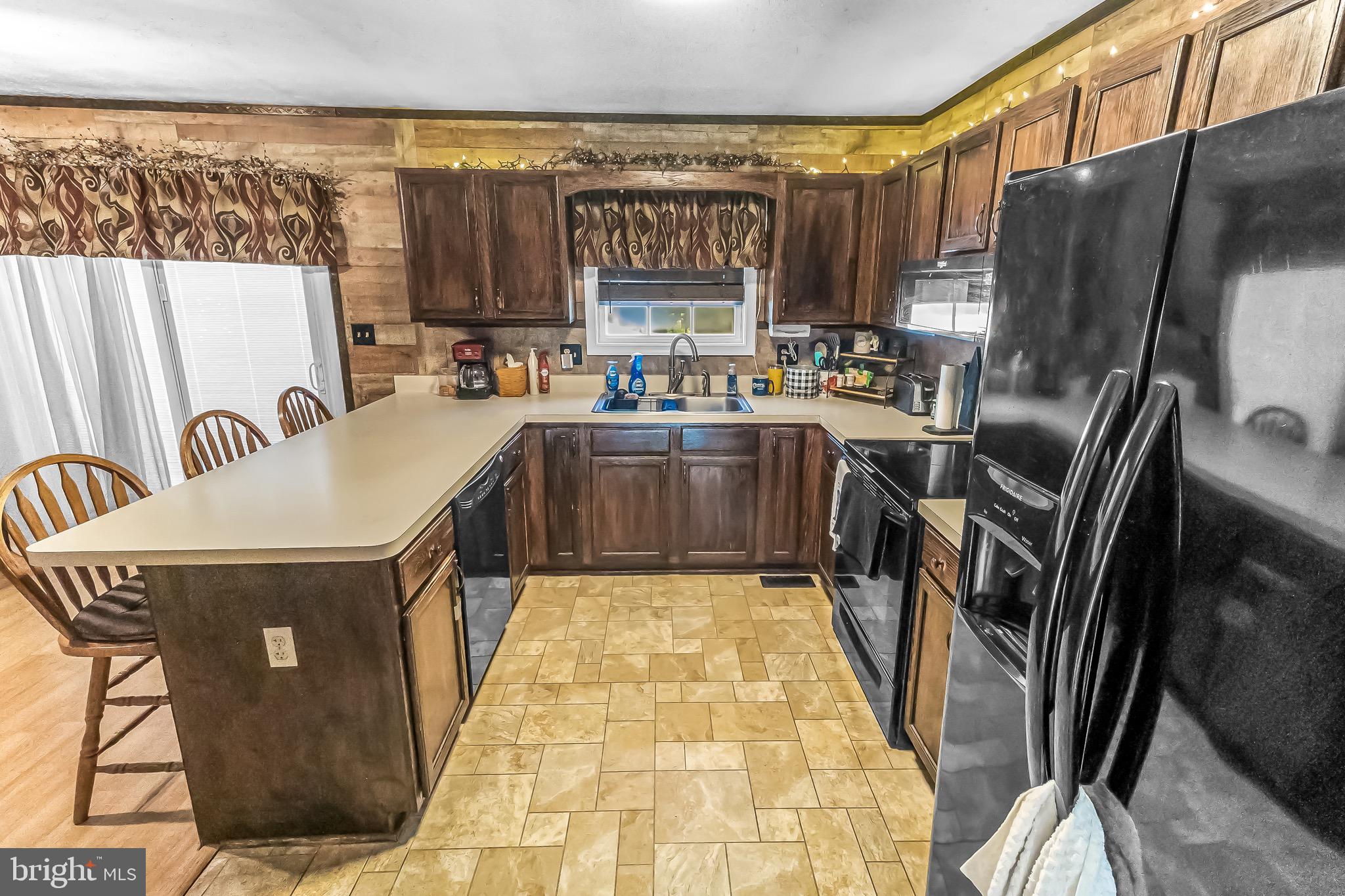 DOUGLAS OAKS - Residential